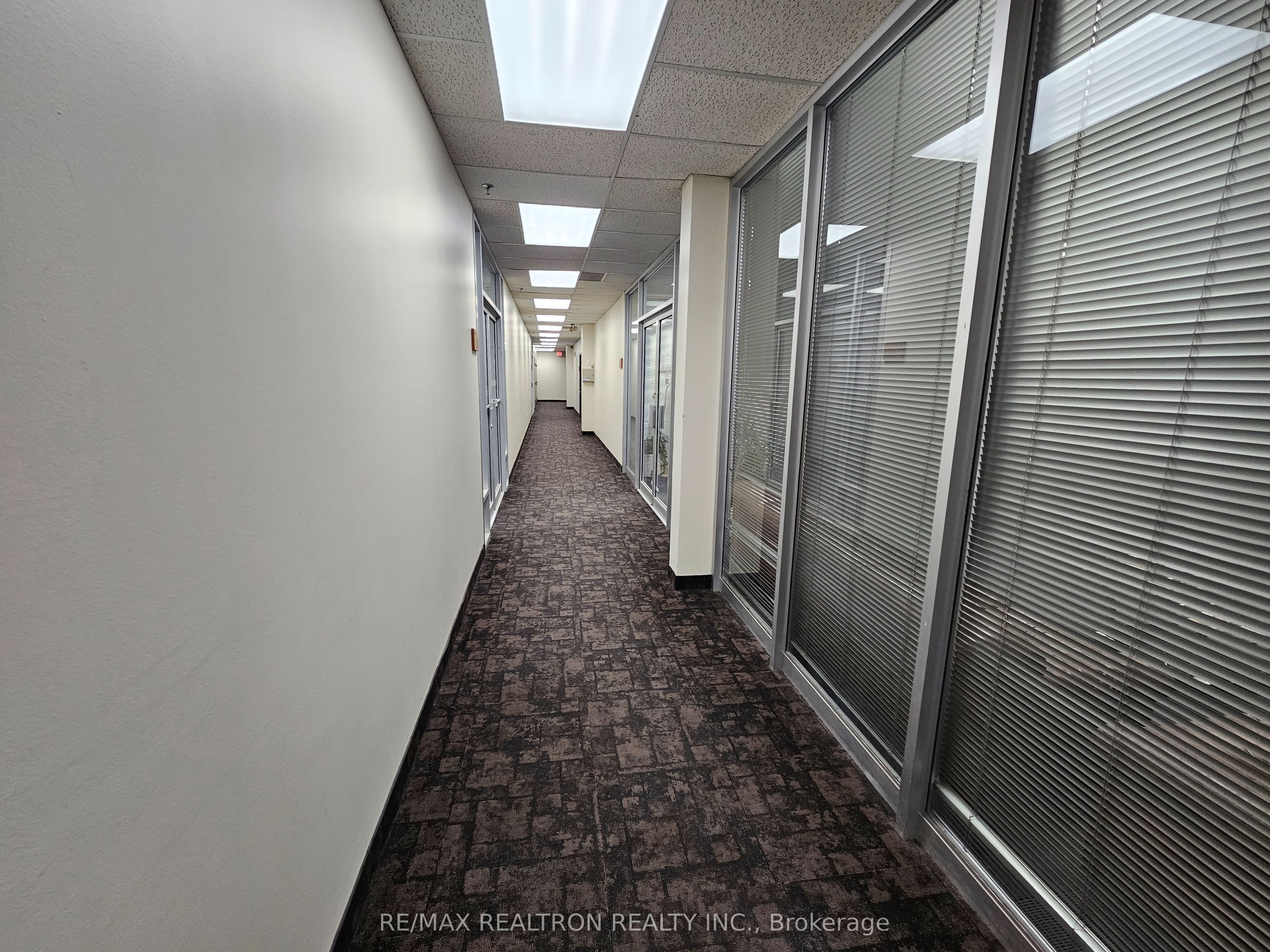 #212/214 - 125 Norfinch Drive Property Photo 2