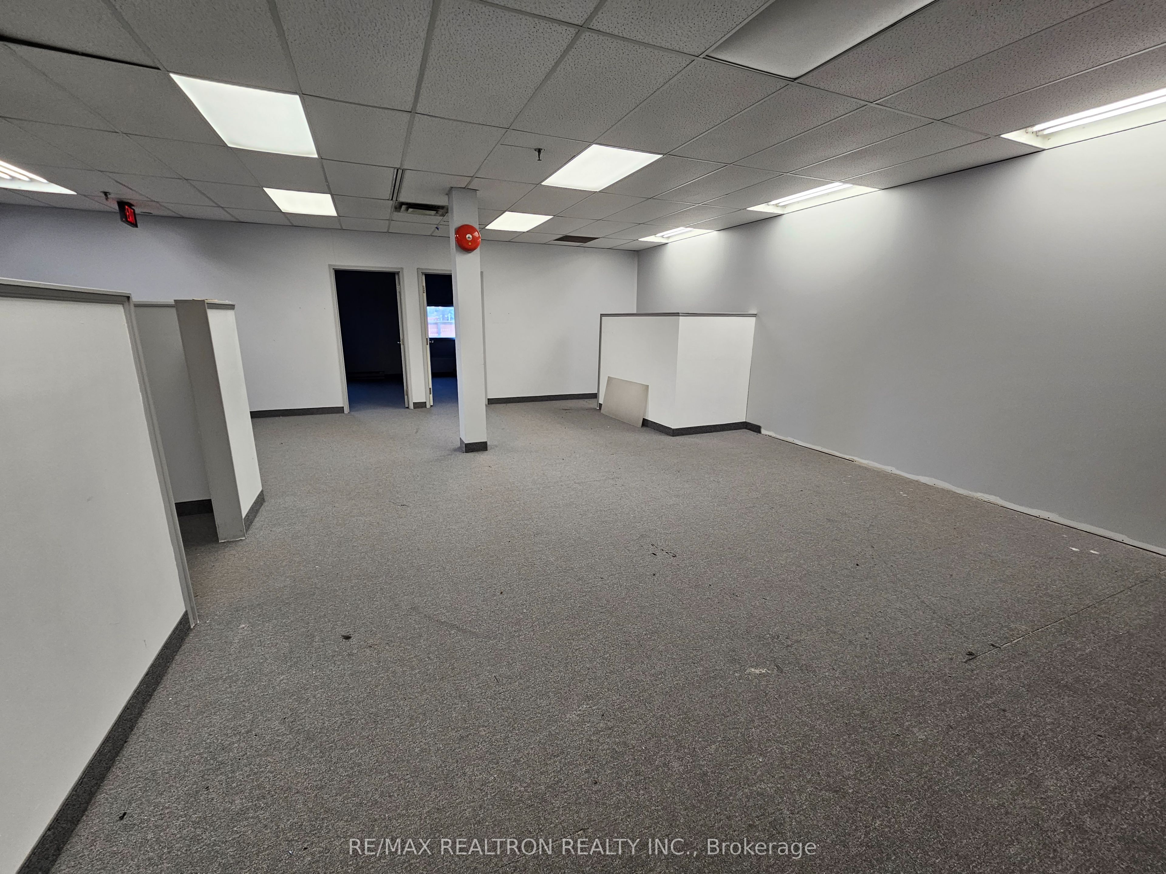 #212/214 - 125 Norfinch Drive Property Photo 3