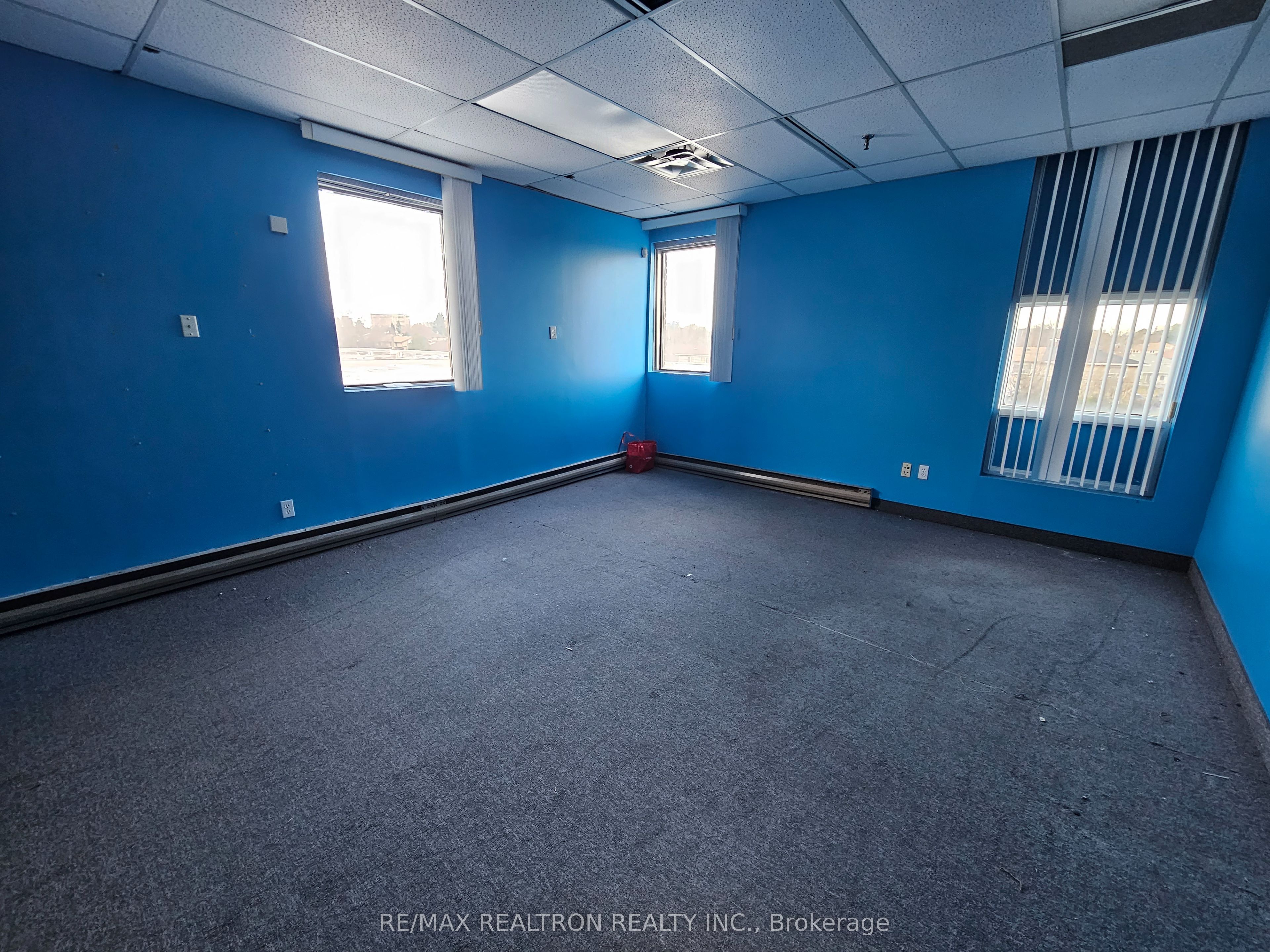 #212/214 - 125 Norfinch Drive Property Photo 4