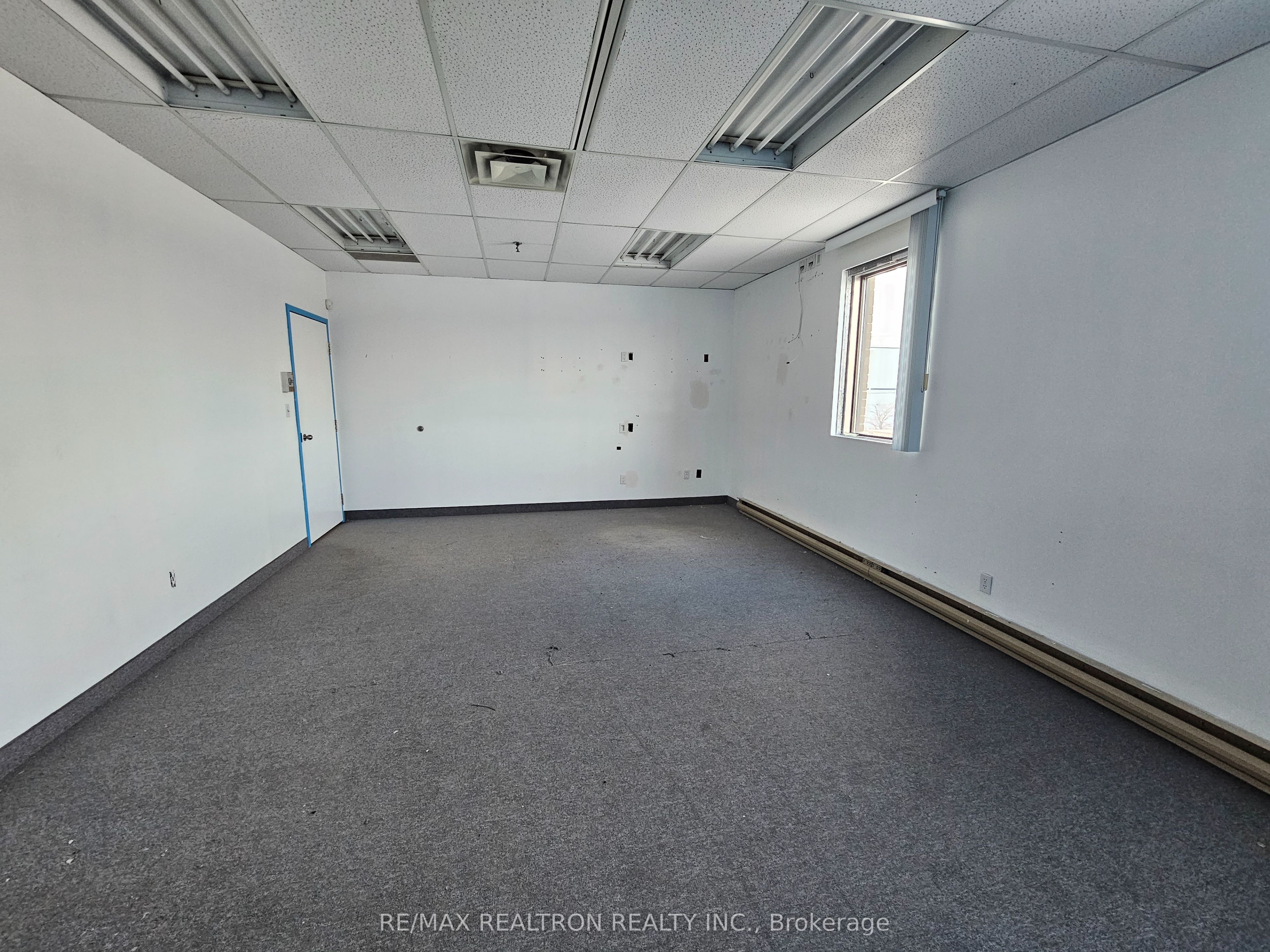 #212/214 - 125 Norfinch Drive Property Photo 5