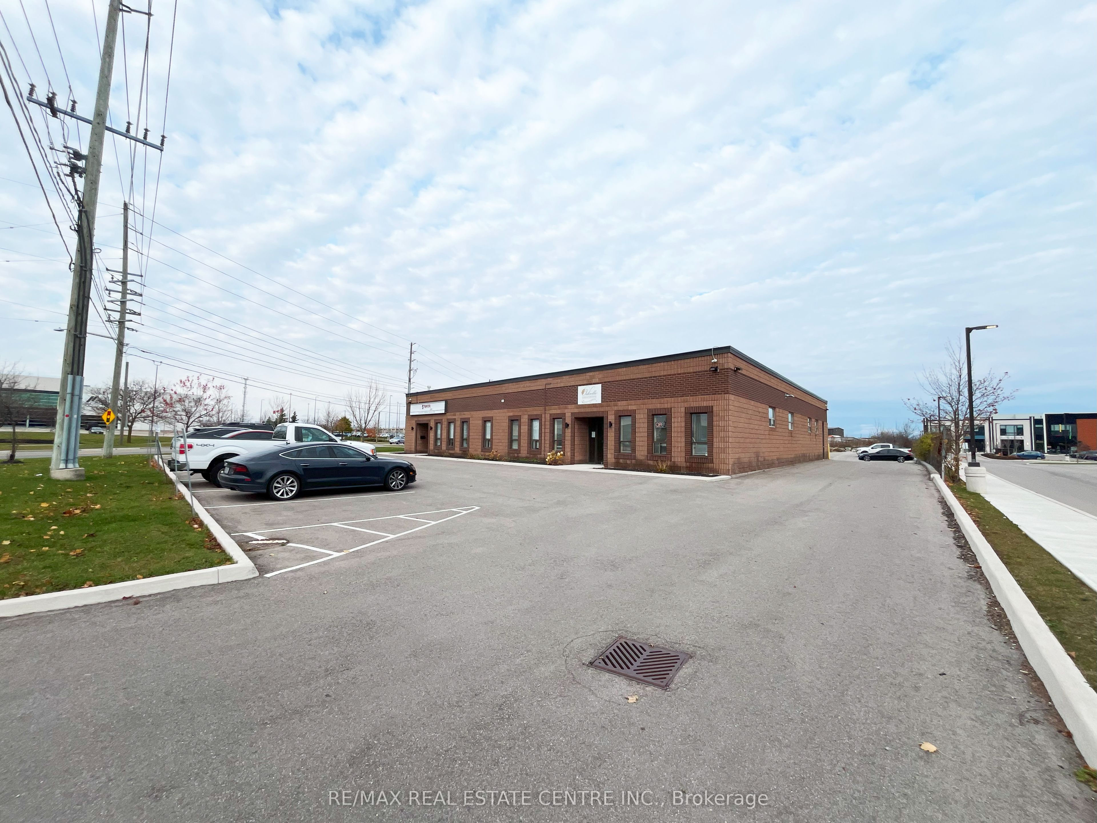 #2 - 2170 Speers Road Property Photo 2