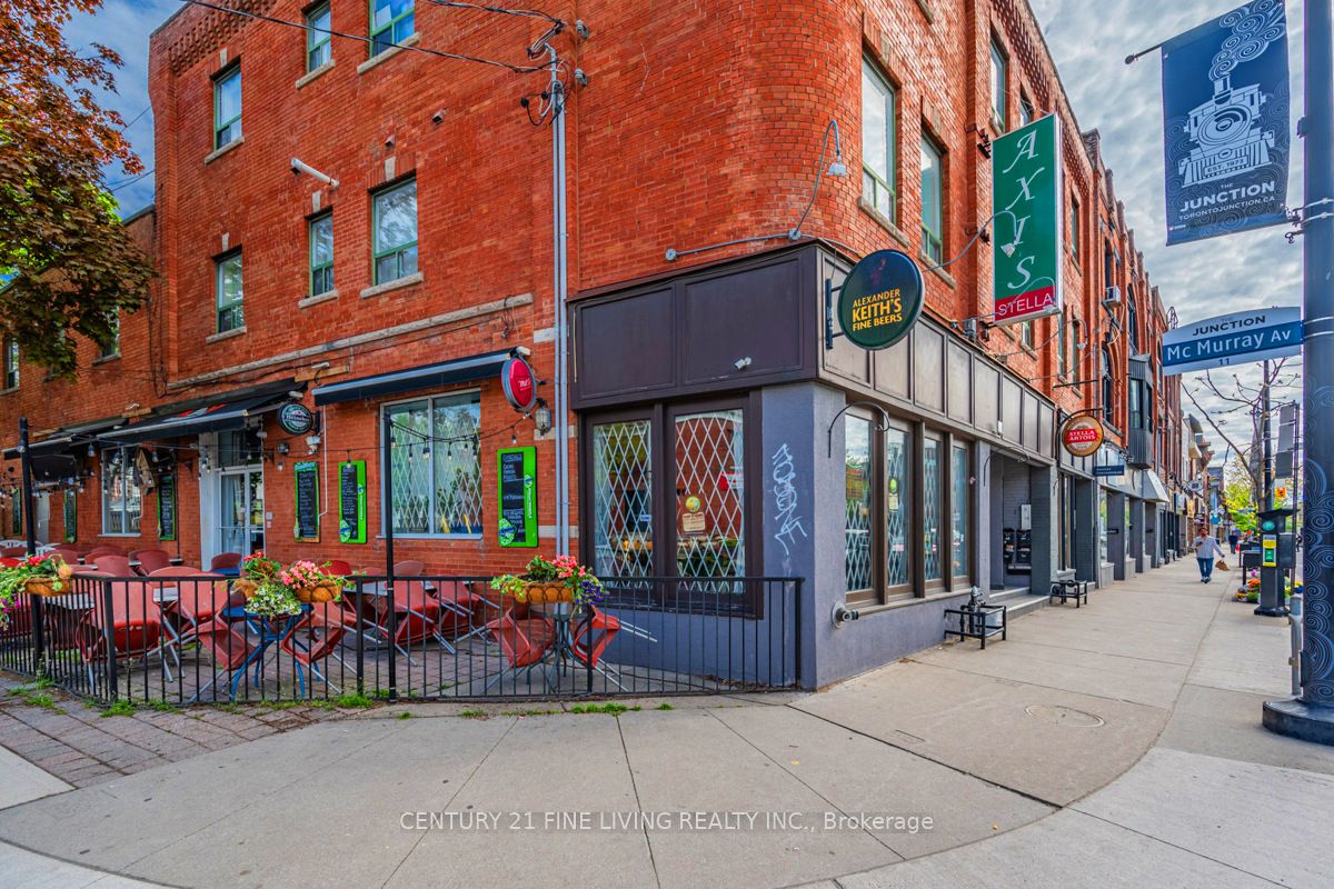 3048 Dundas Street Property Photo 4
