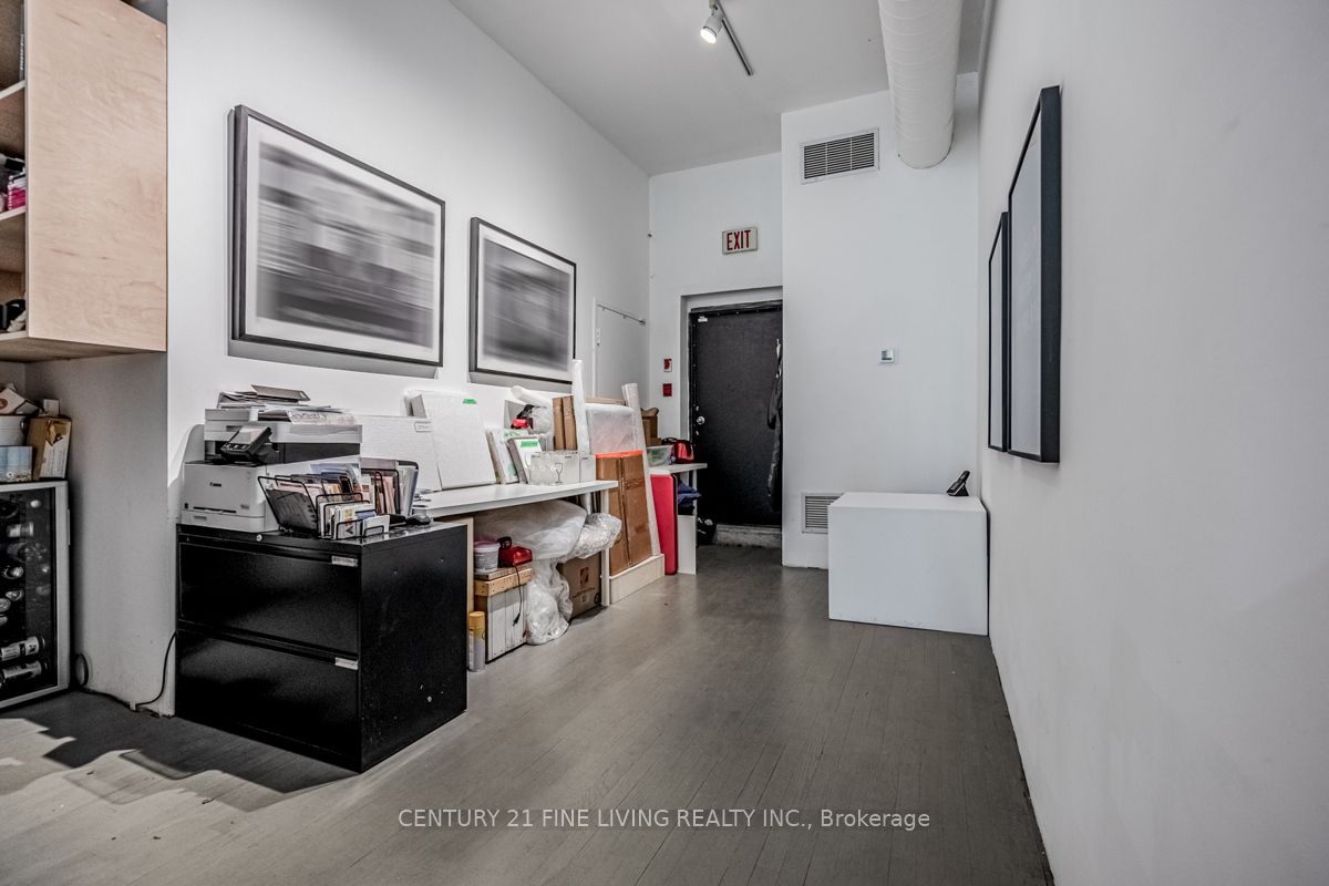 3048 Dundas Street Property Photo 12