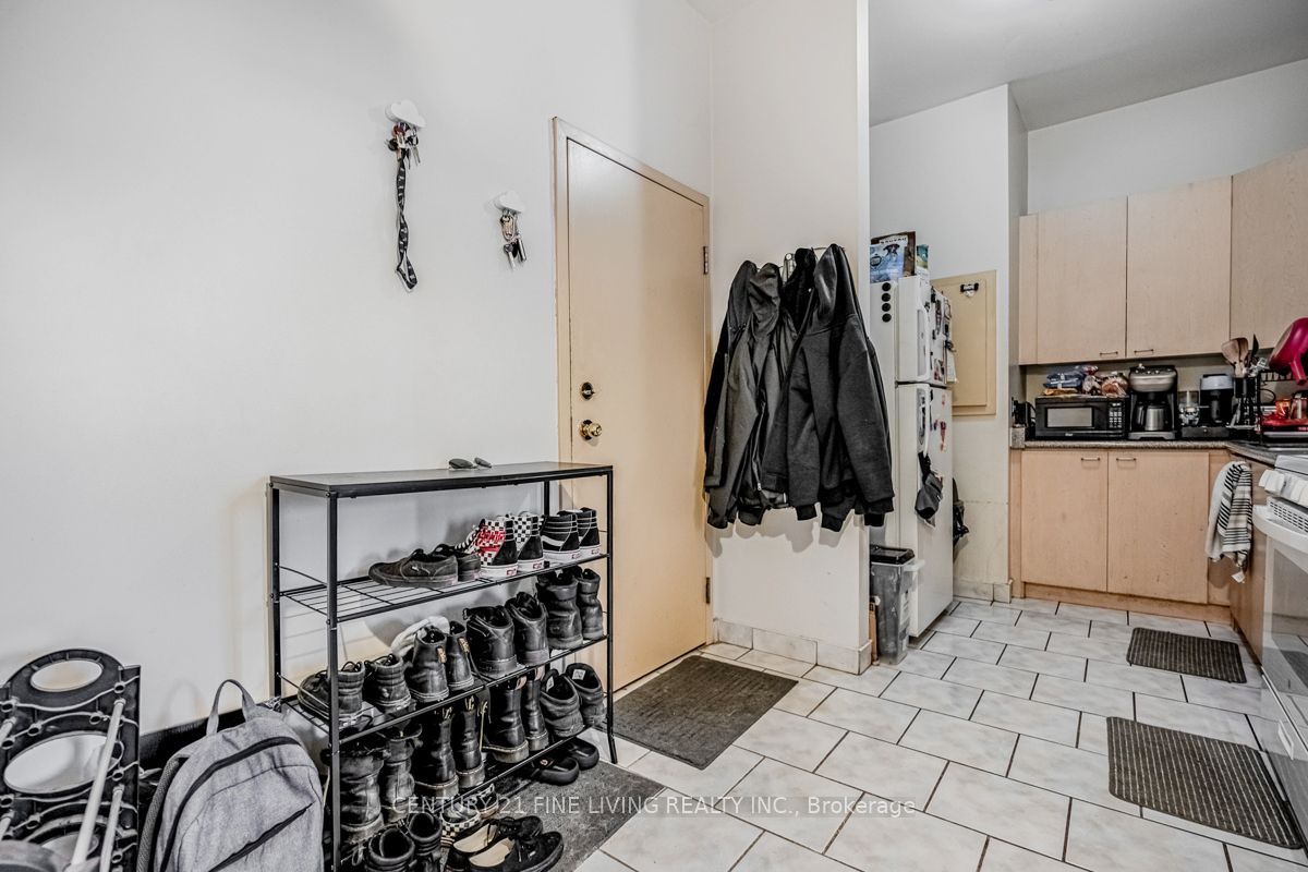 3048 Dundas Street Property Photo 14
