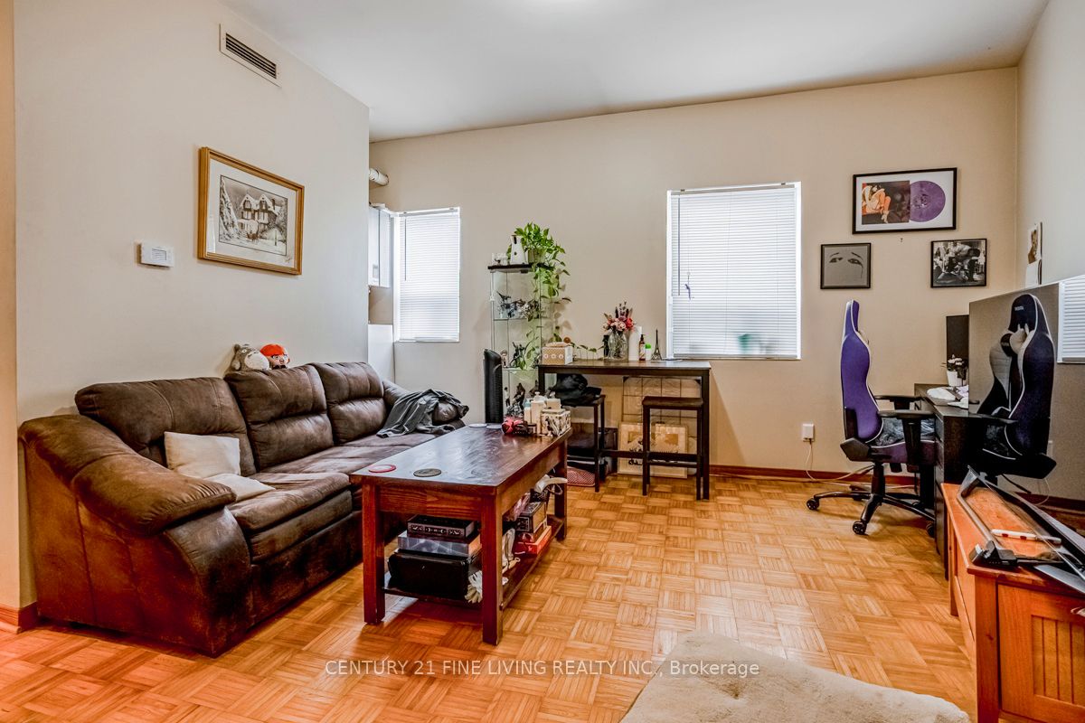 3048 Dundas Street Property Photo 15