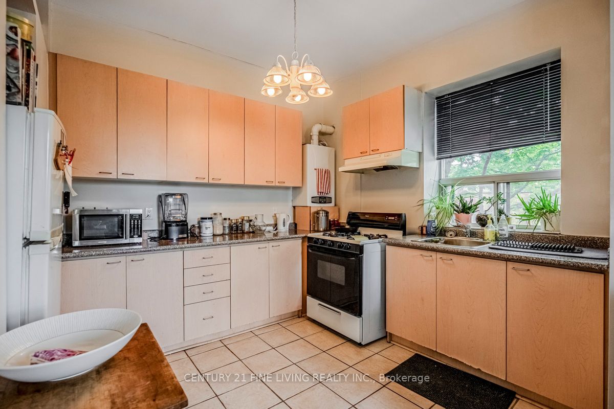 3048 Dundas Street Property Photo 17