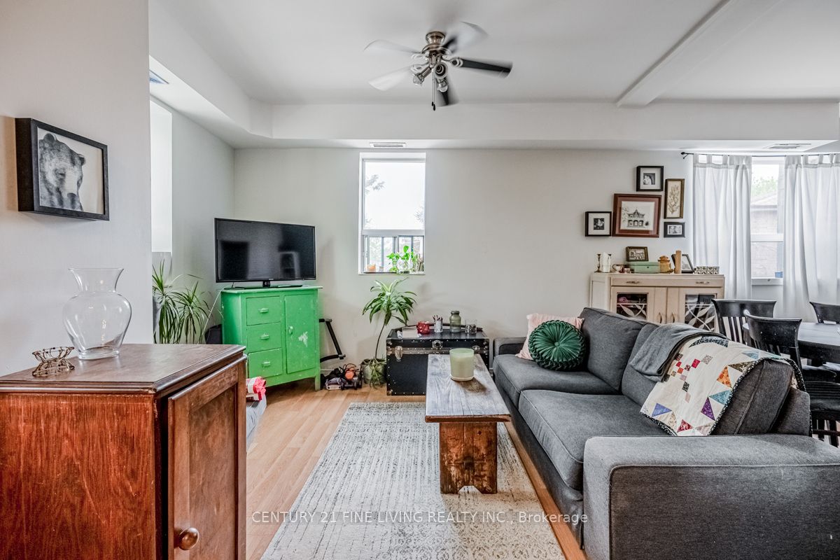 3048 Dundas Street Property Photo 18