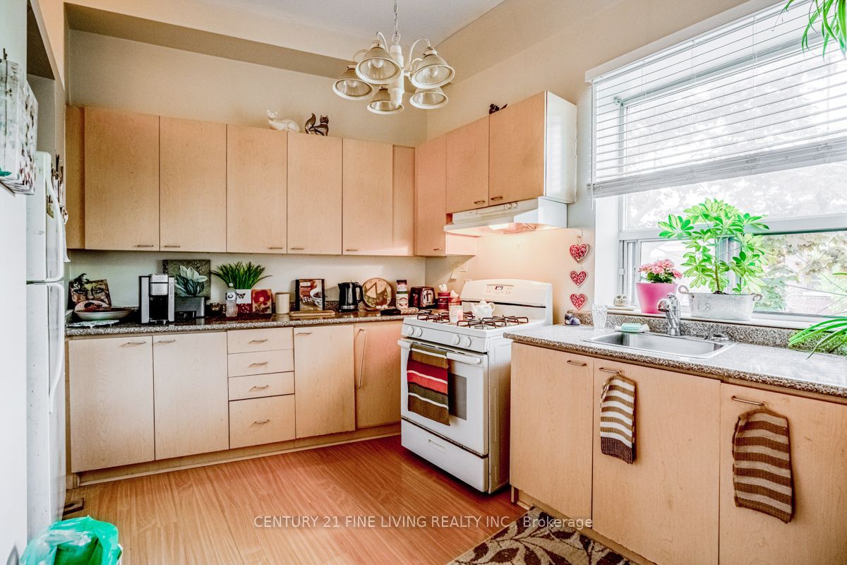 3048 Dundas Street Property Photo 22