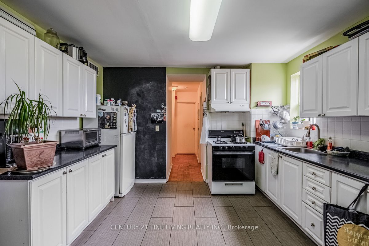 3048 Dundas Street Property Photo 25