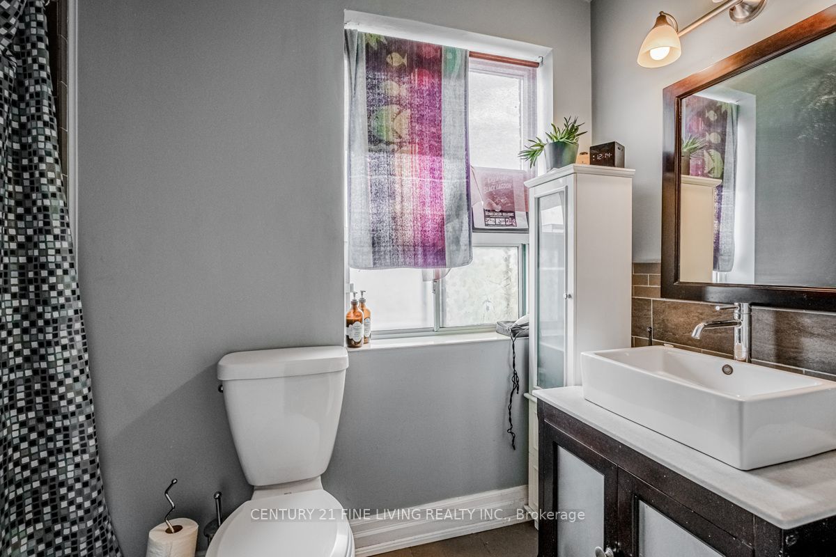 3048 Dundas Street Property Photo 26