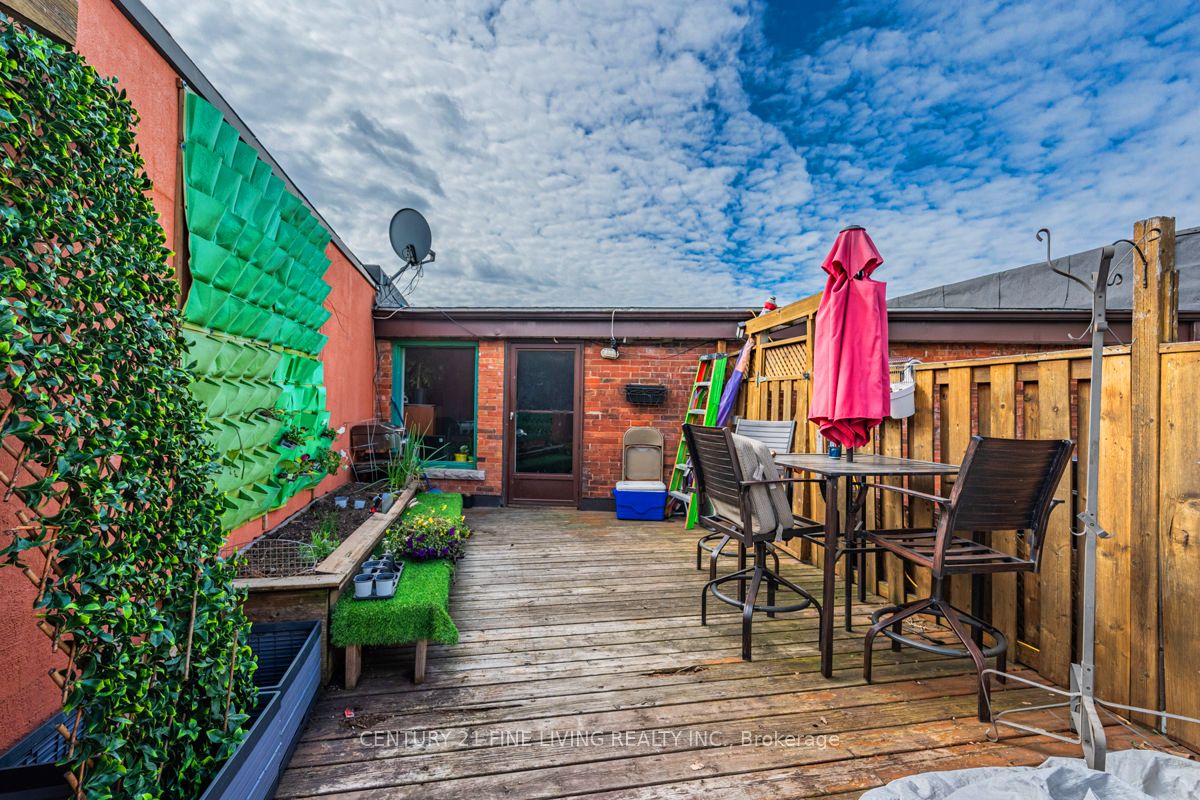 3048 Dundas Street Property Photo 27