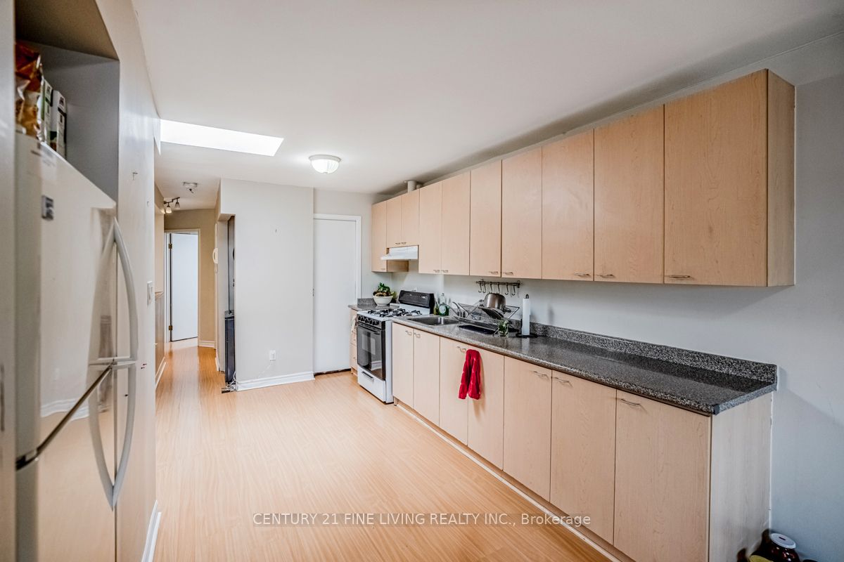 3048 Dundas Street Property Photo 30