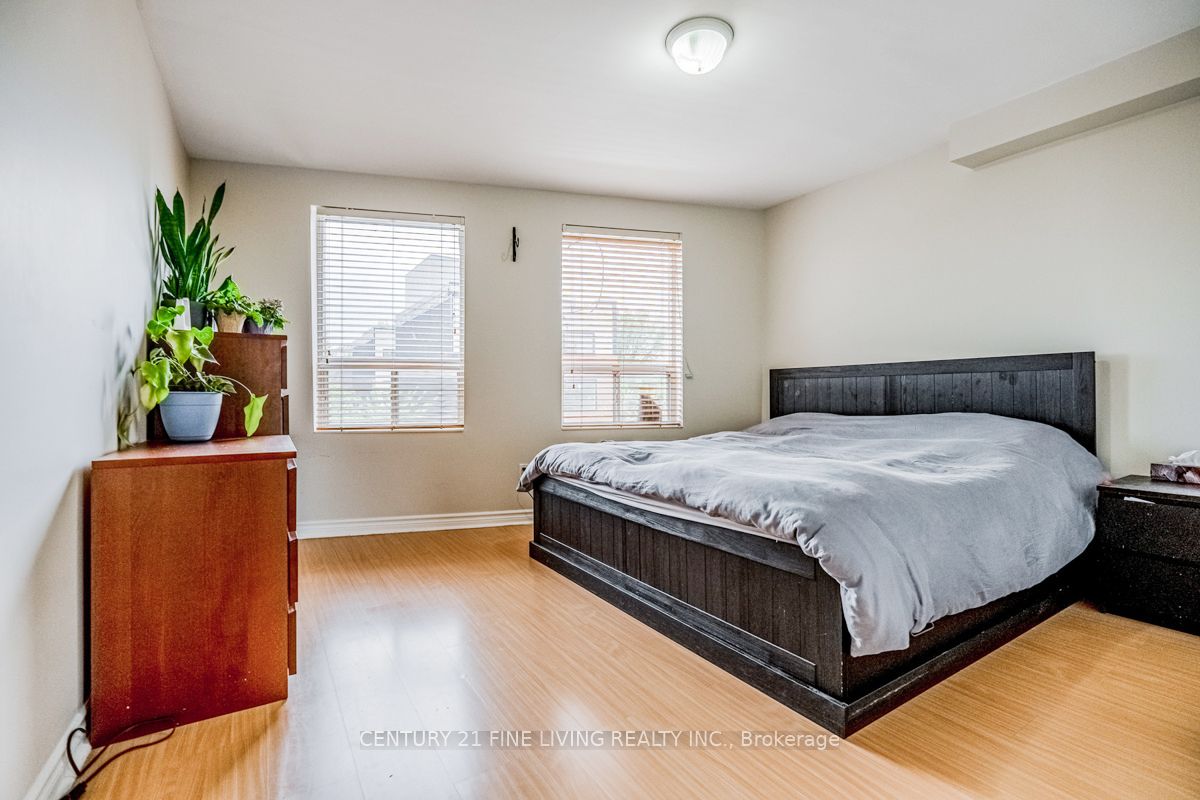 3048 Dundas Street Property Photo 33