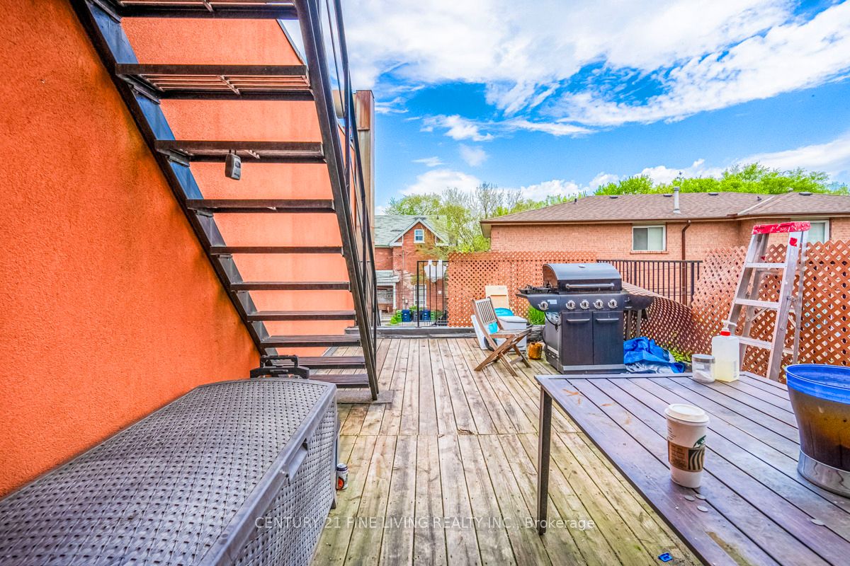 3048 Dundas Street Property Photo 35