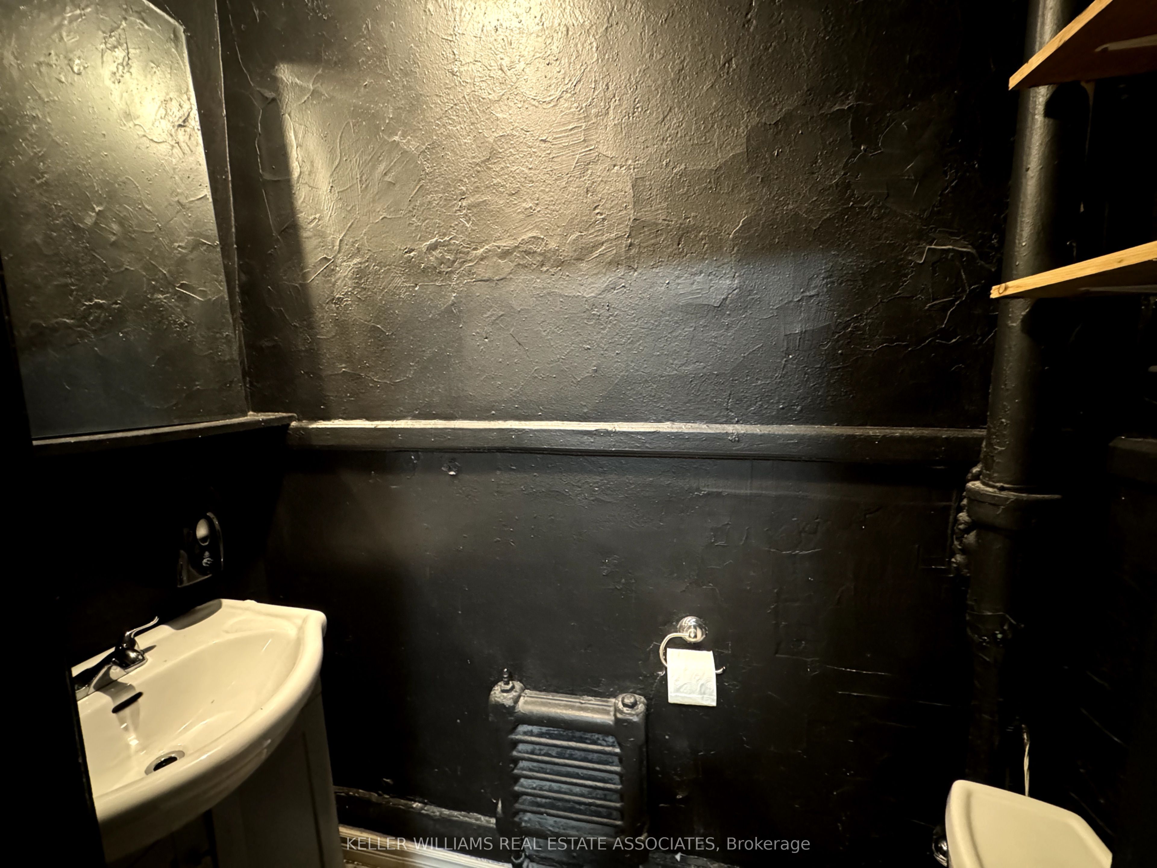 #a - 1537 Queen Street Property Photo 5