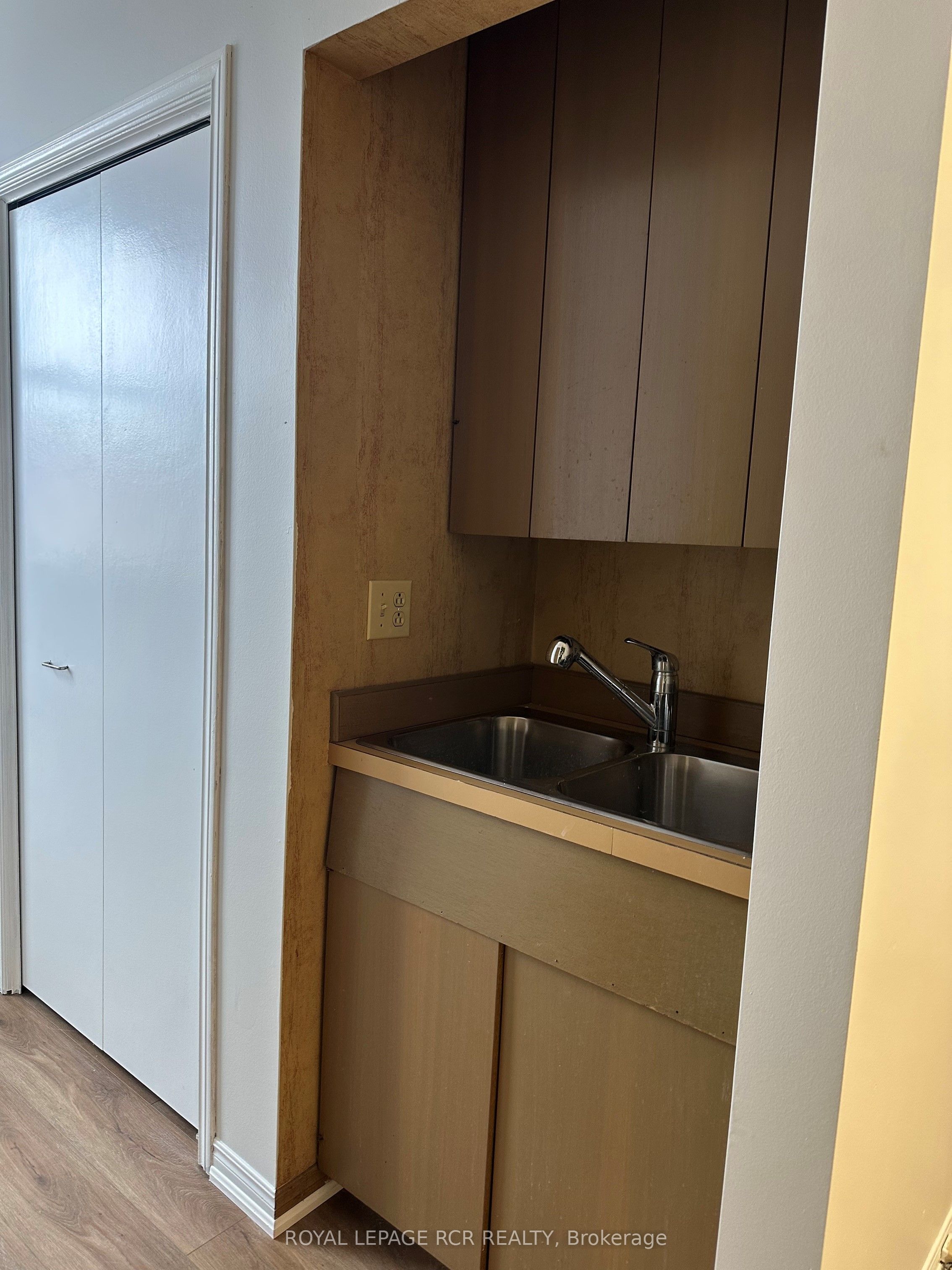#main - 5 Mill Street Property Photo 7