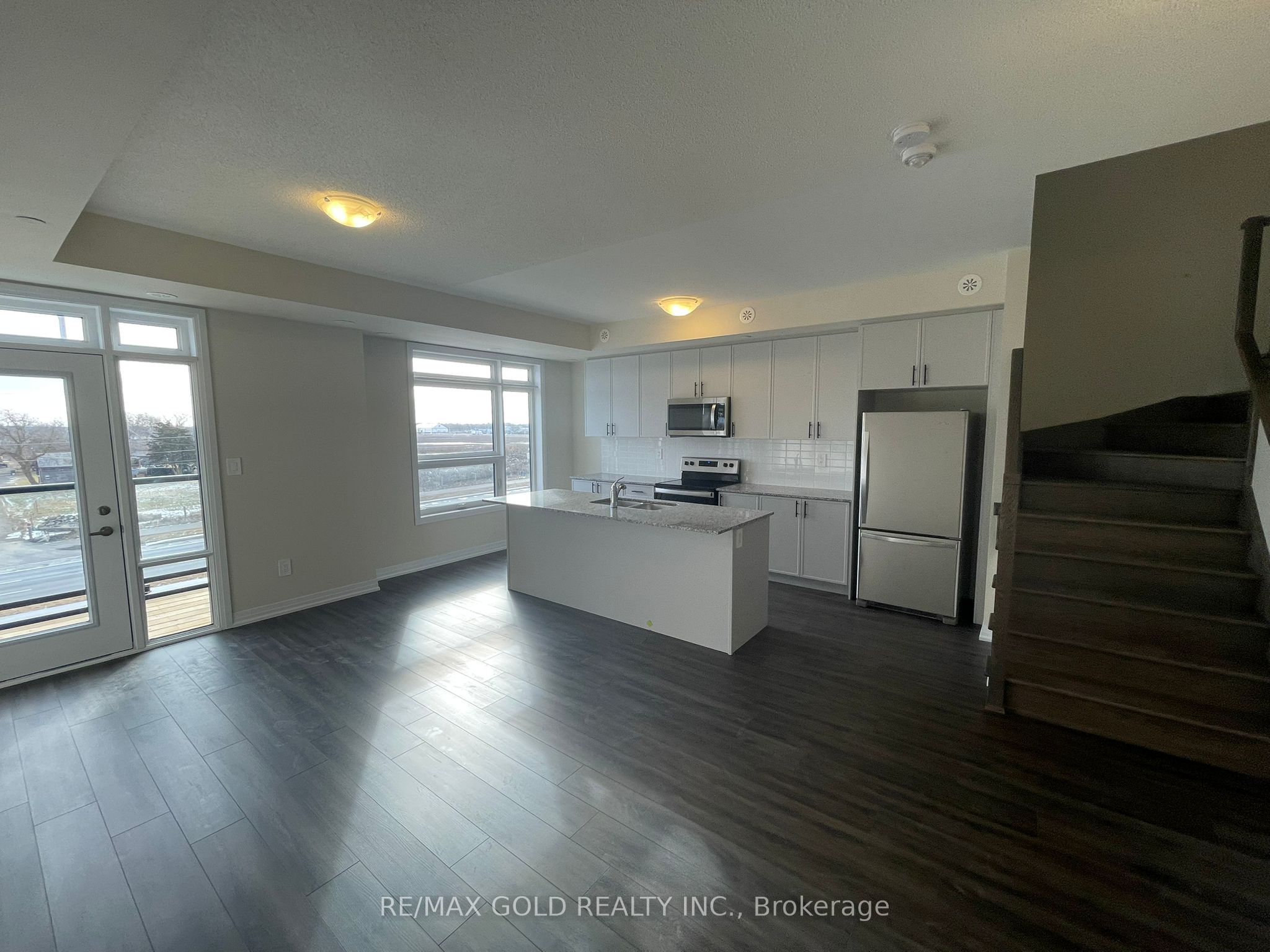 #414 - 1581 Rose Way Property Photo 1