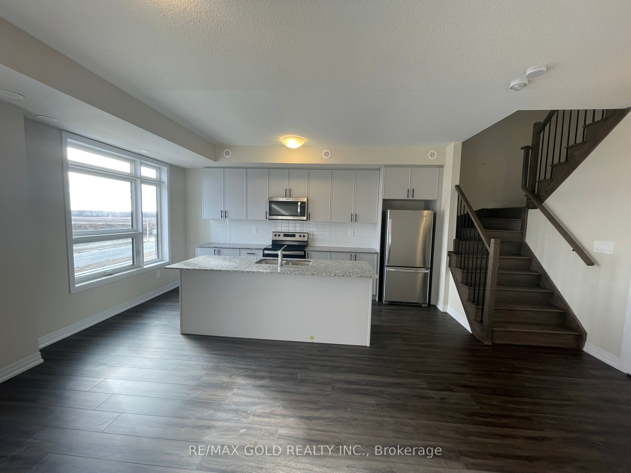 #414 - 1581 Rose Way Property Photo 2