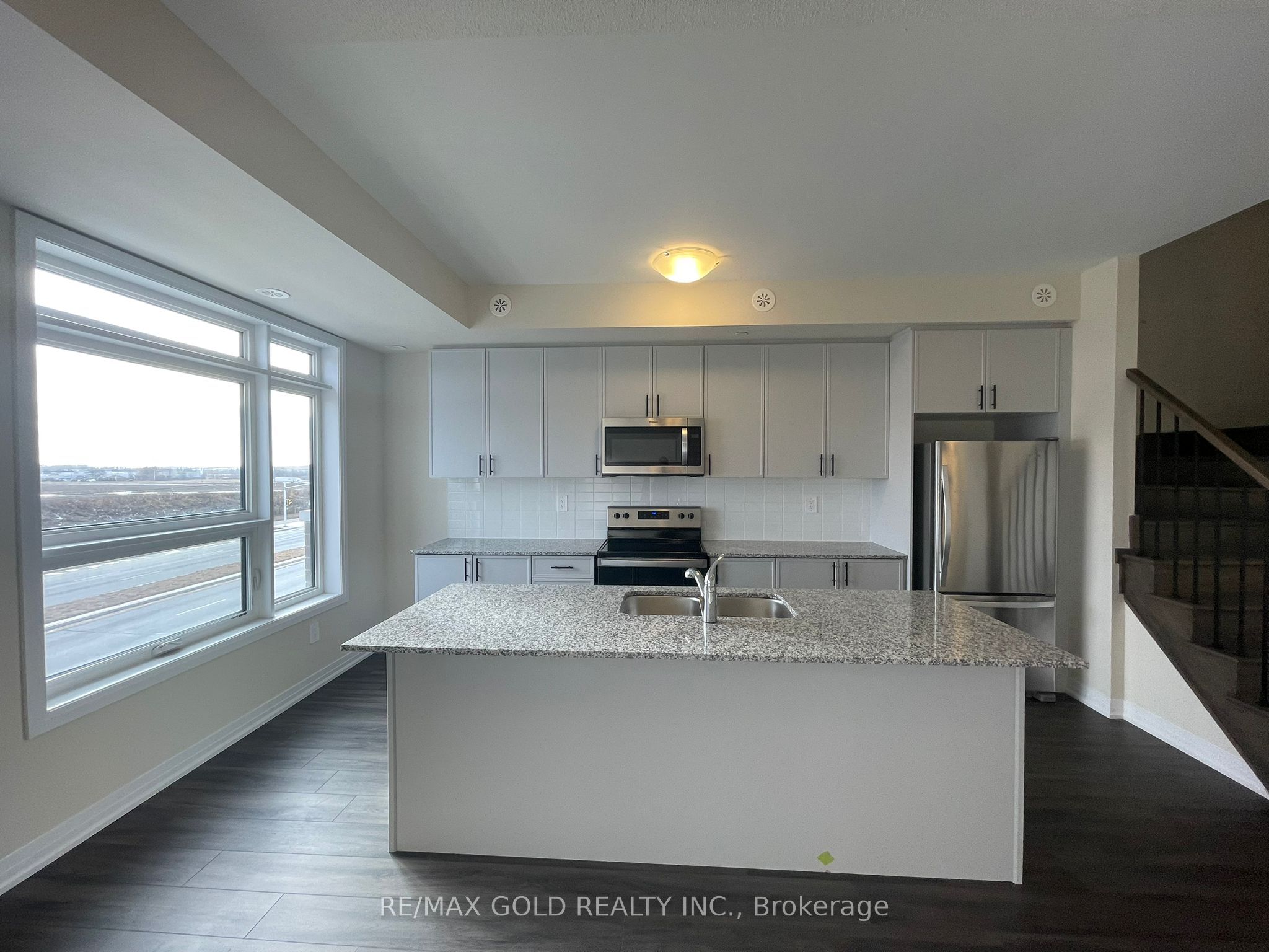 #414 - 1581 Rose Way Property Photo 4