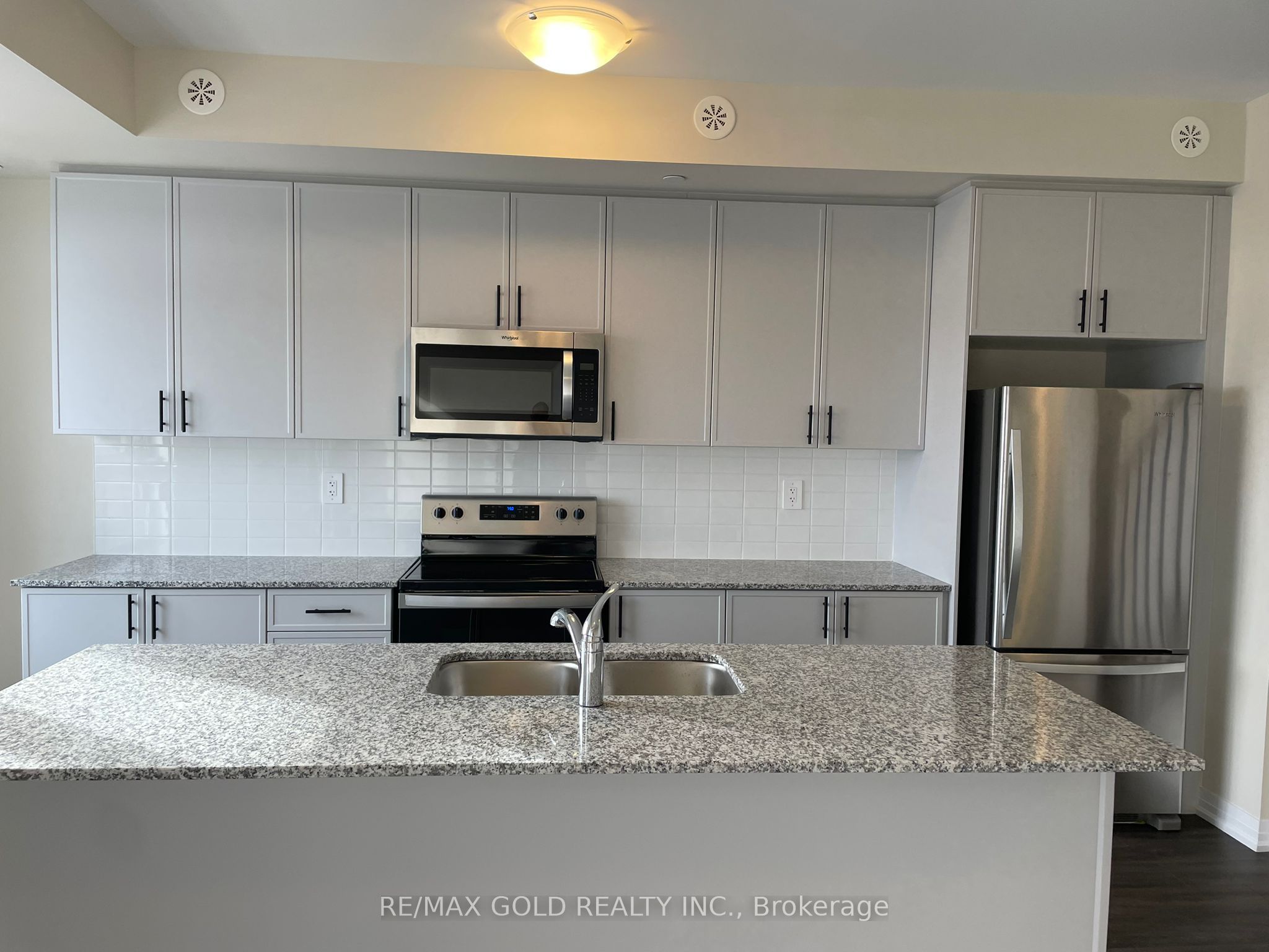 #414 - 1581 Rose Way Property Photo 5