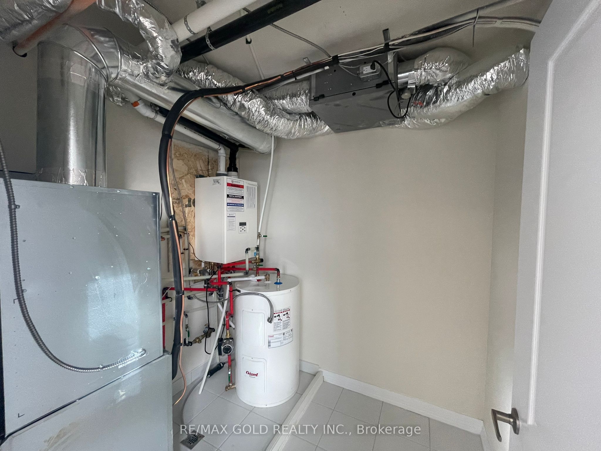 #414 - 1581 Rose Way Property Photo 14