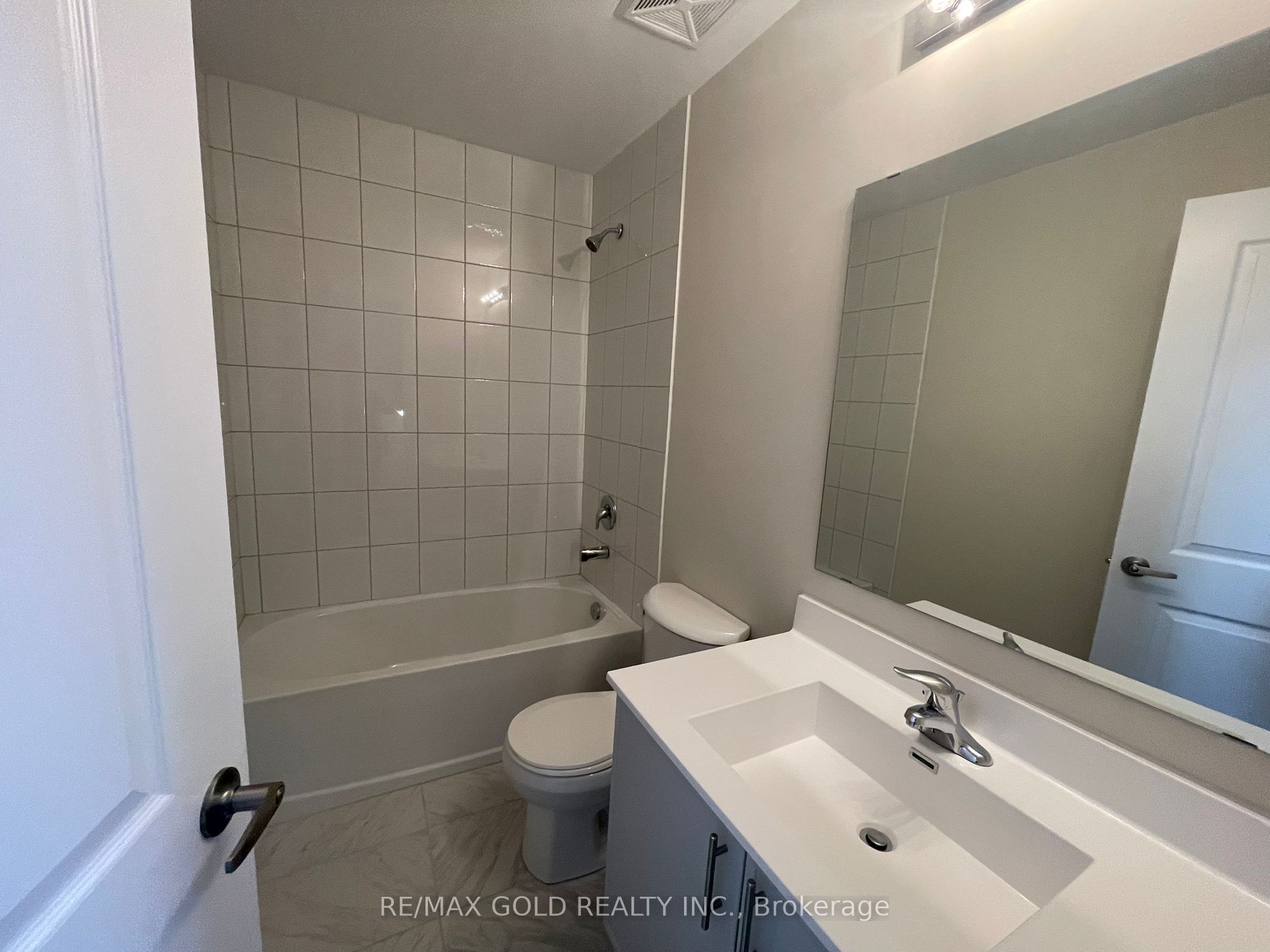 #414 - 1581 Rose Way Property Photo 18