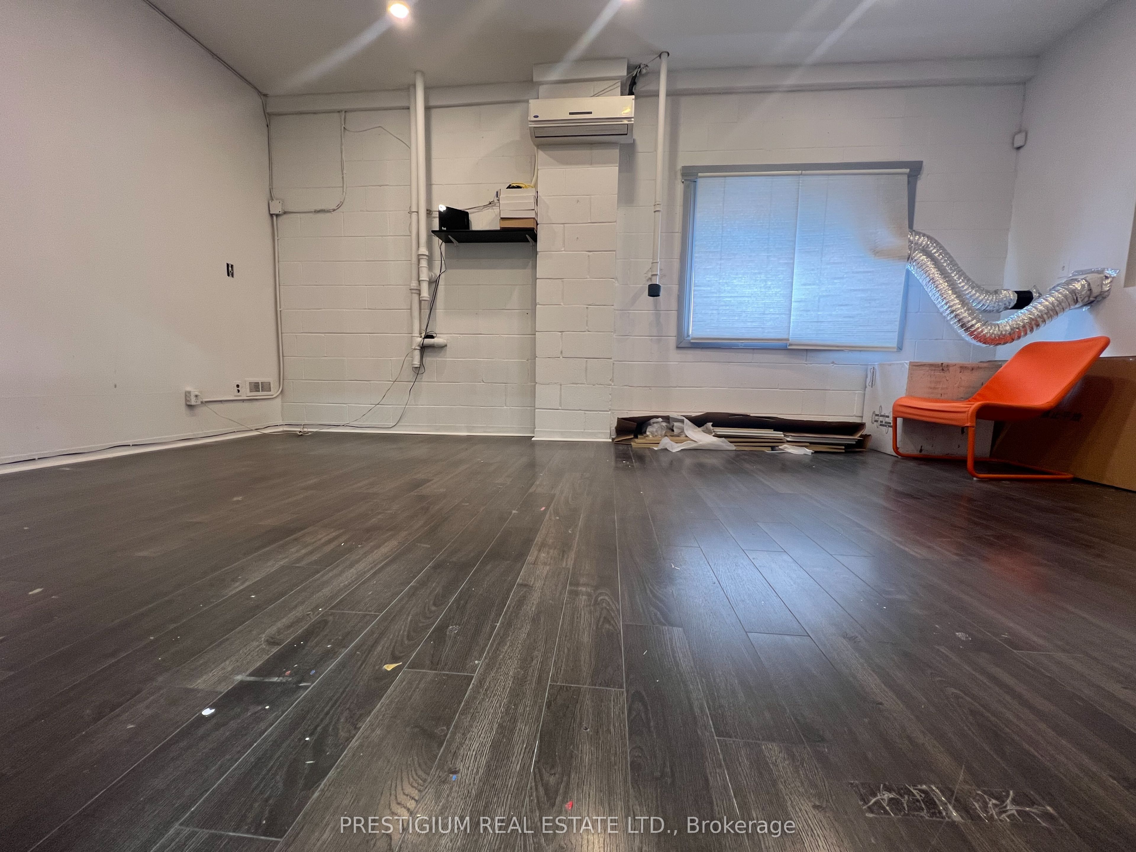 #d & E - 3555 Hawkestone Road Property Photo 1