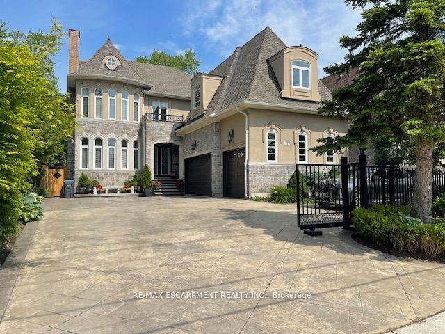 729 Queensway Property Photo 1