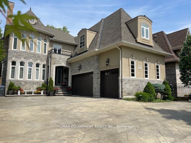 729 Queensway Property Photo 4