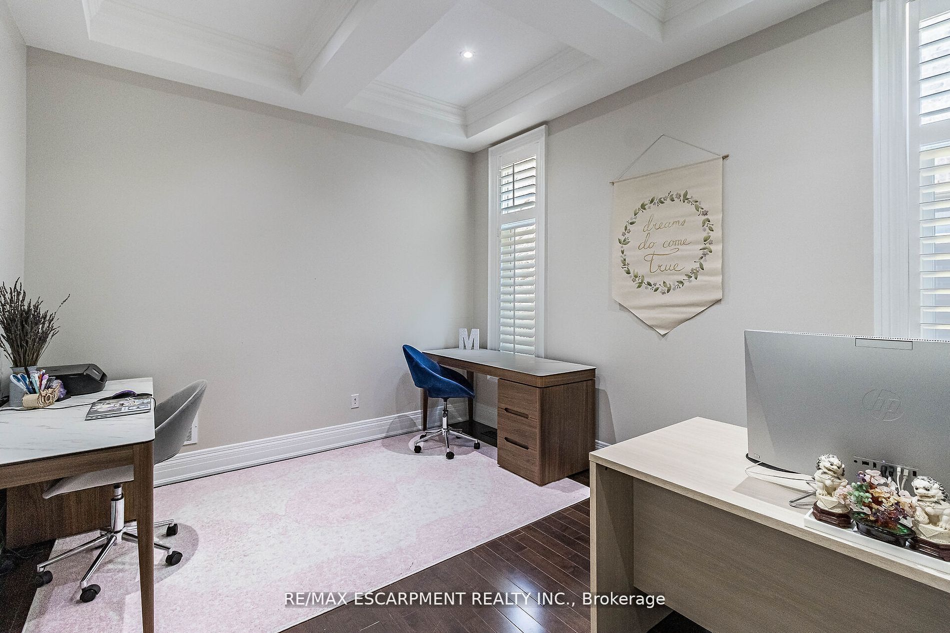 729 Queensway Property Photo 16