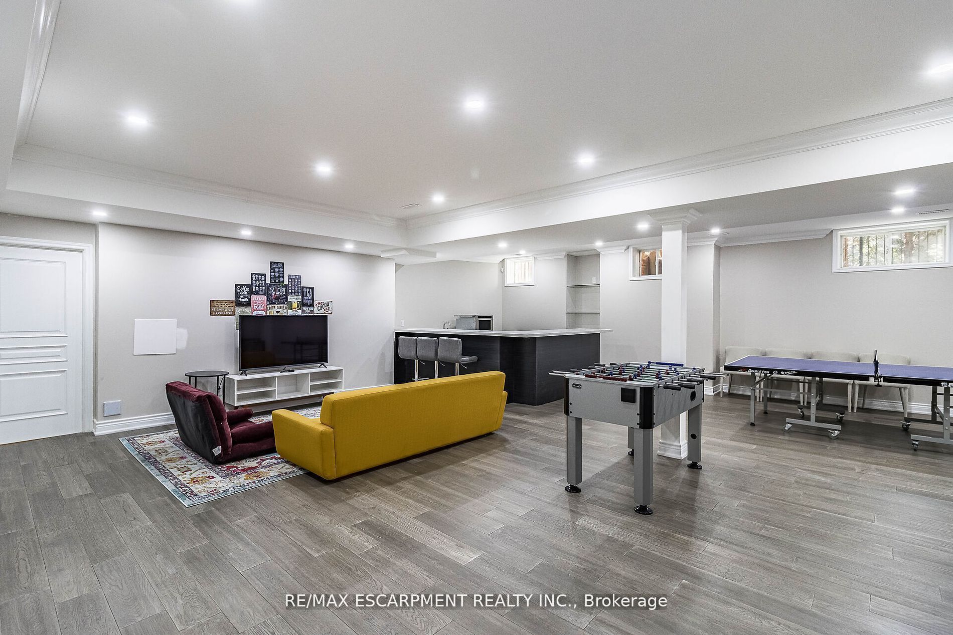 729 Queensway Property Photo 30