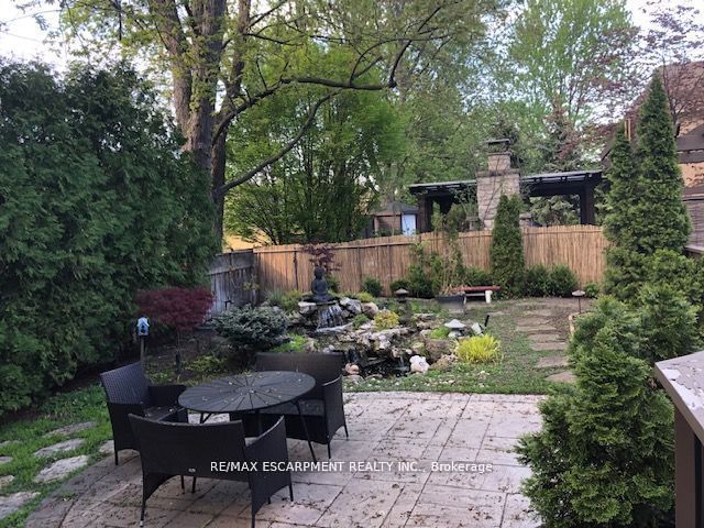 729 Queensway Property Photo 39