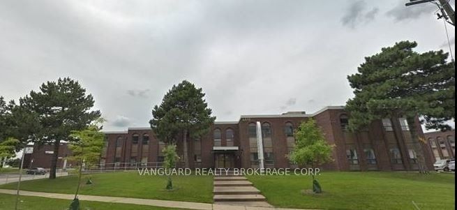 #8-9 - 4478 Chesswood Drive Property Photo 1