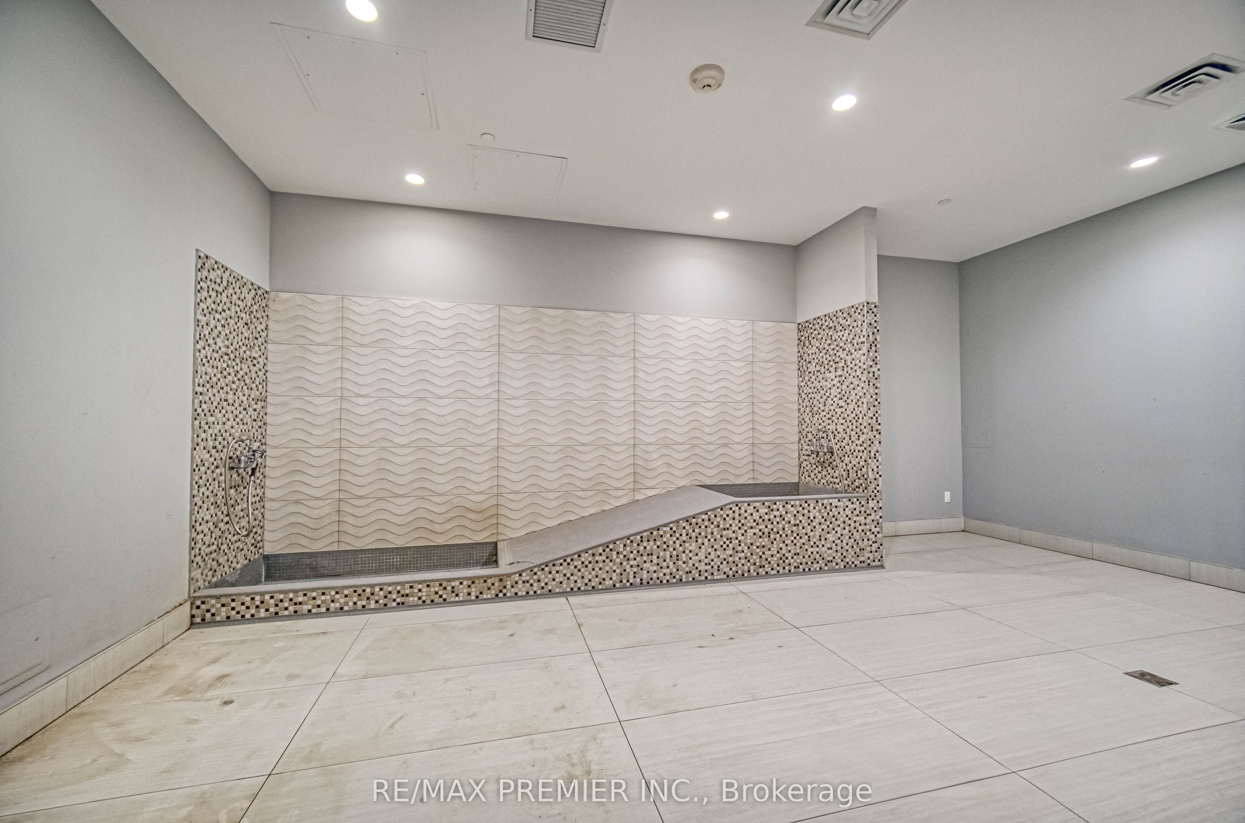30 Shore Breeze Drive 2712 Property Photo 5