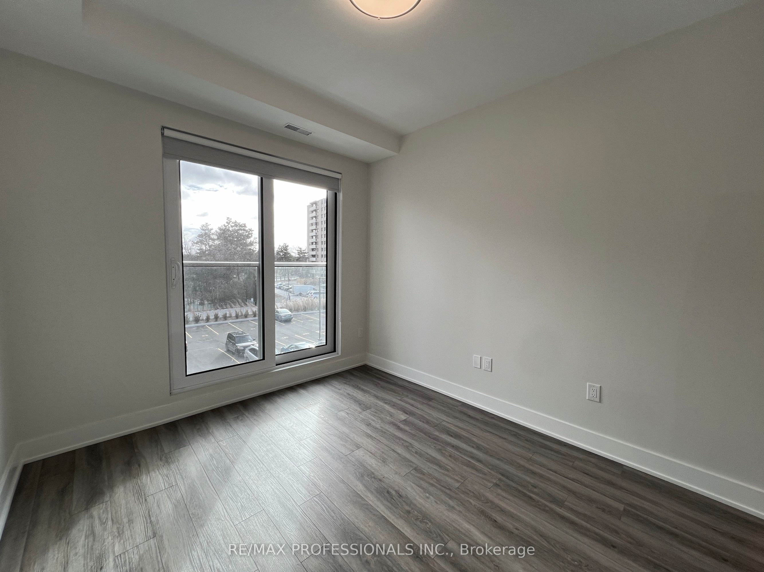 #120 - 62 Dixfield Drive Property Photo 23