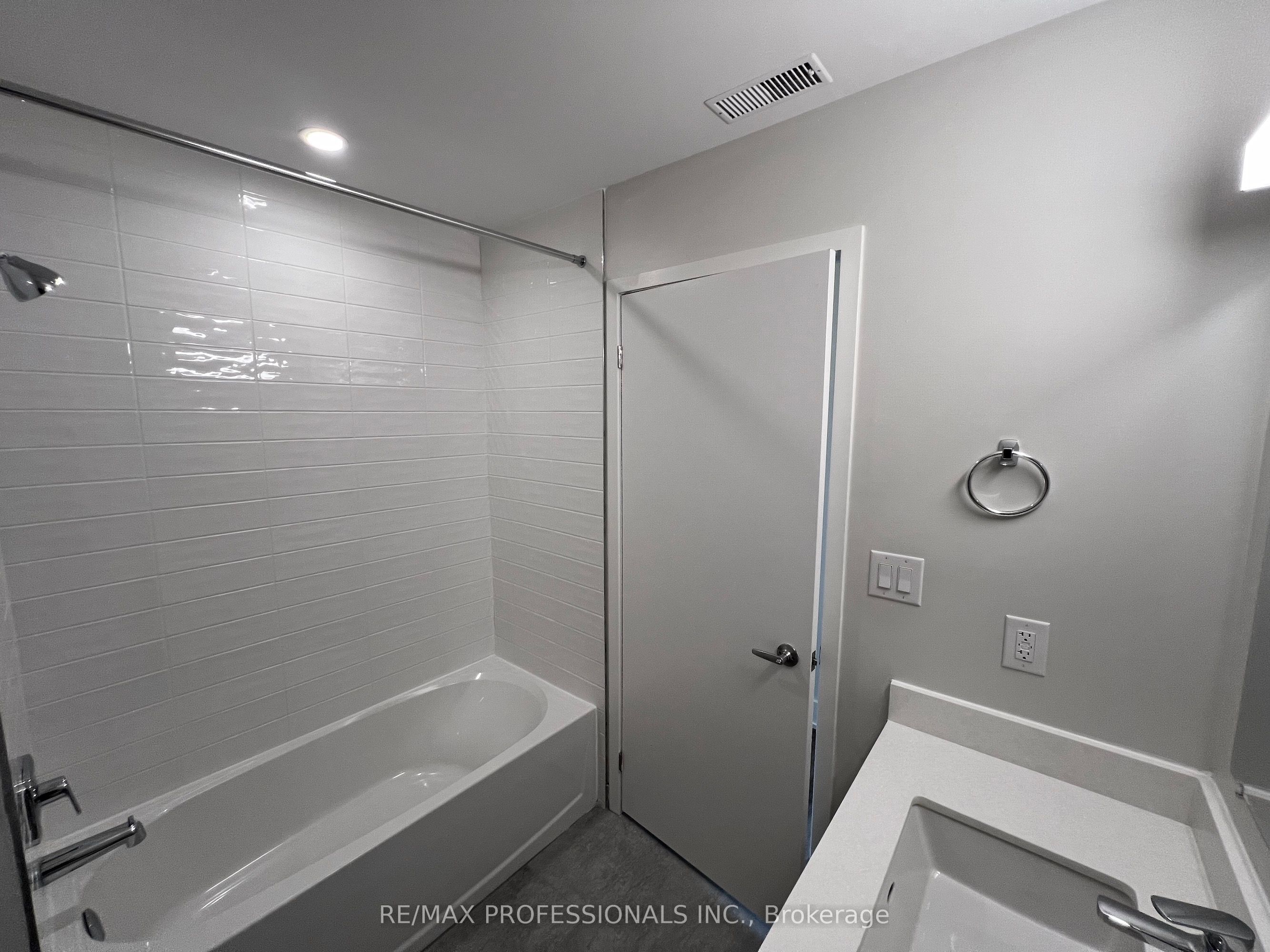 #120 - 62 Dixfield Drive Property Photo 25