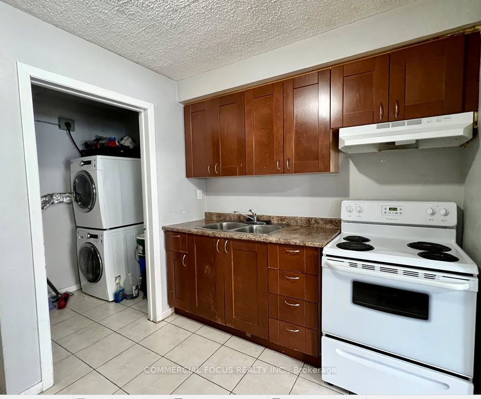 2346 Dufferin Street Property Photo 10