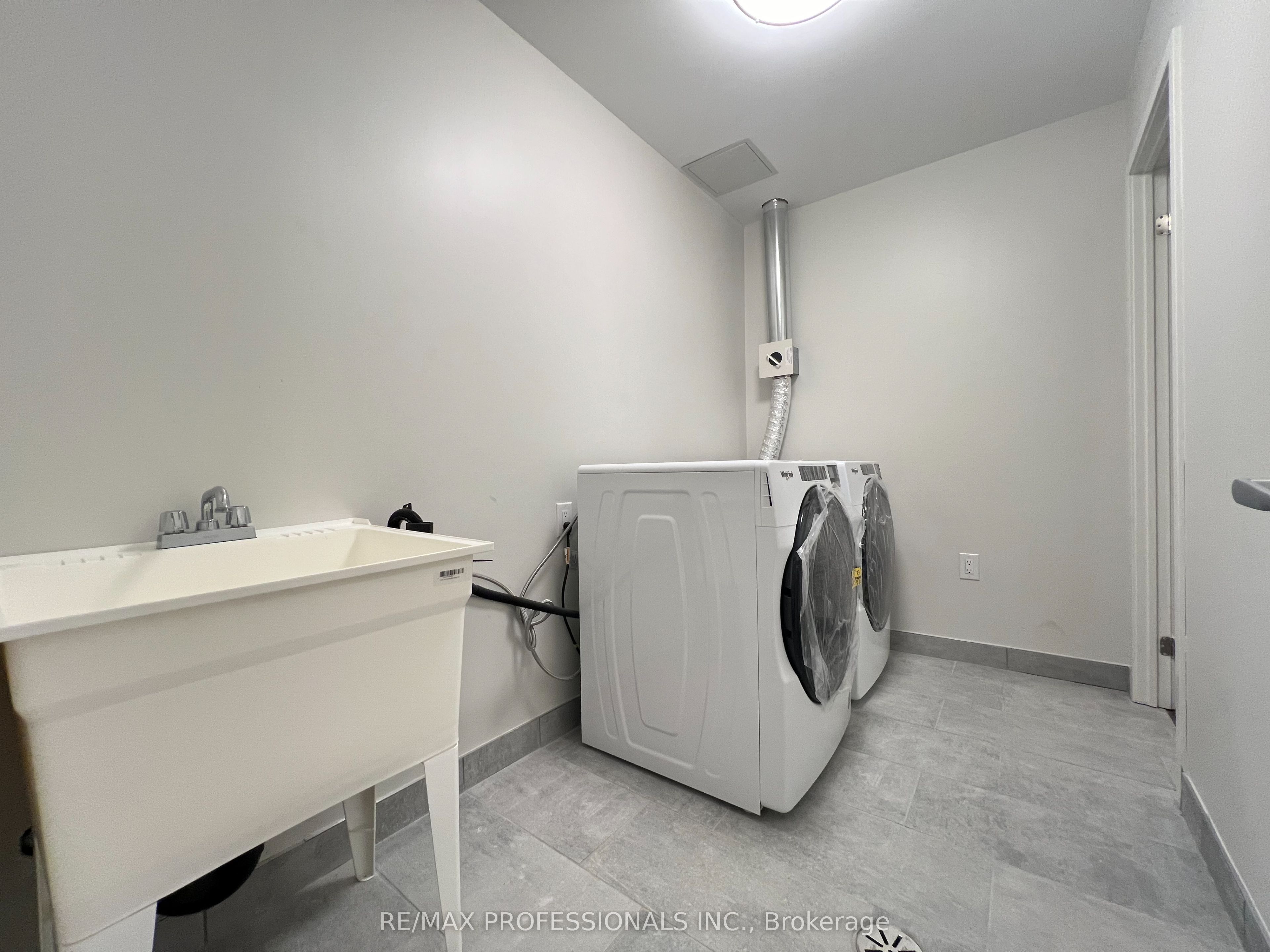 #131 - 62 Dixfield Drive Property Photo 27