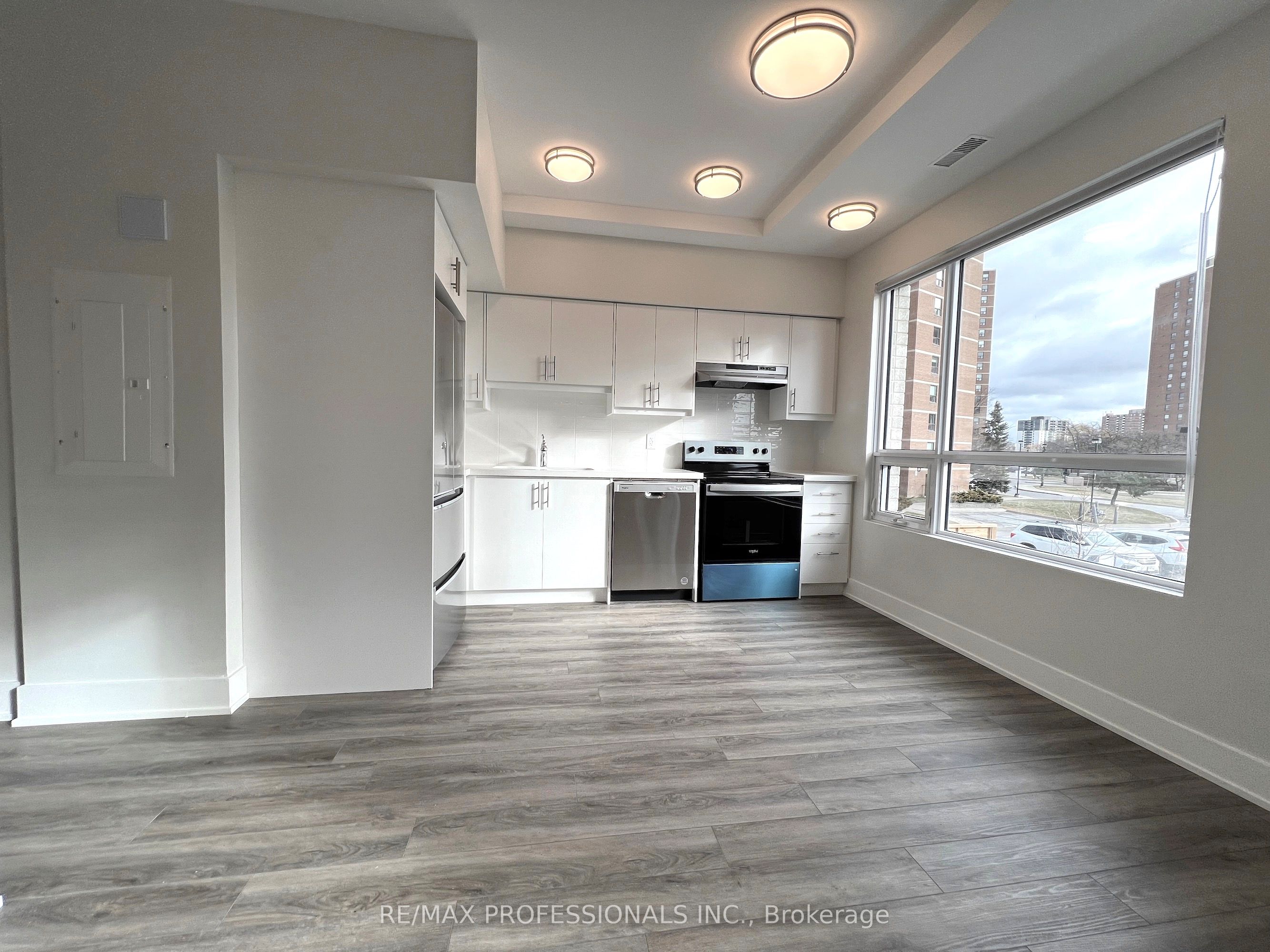 #102 - 62 Dixfield Drive Property Photo 9
