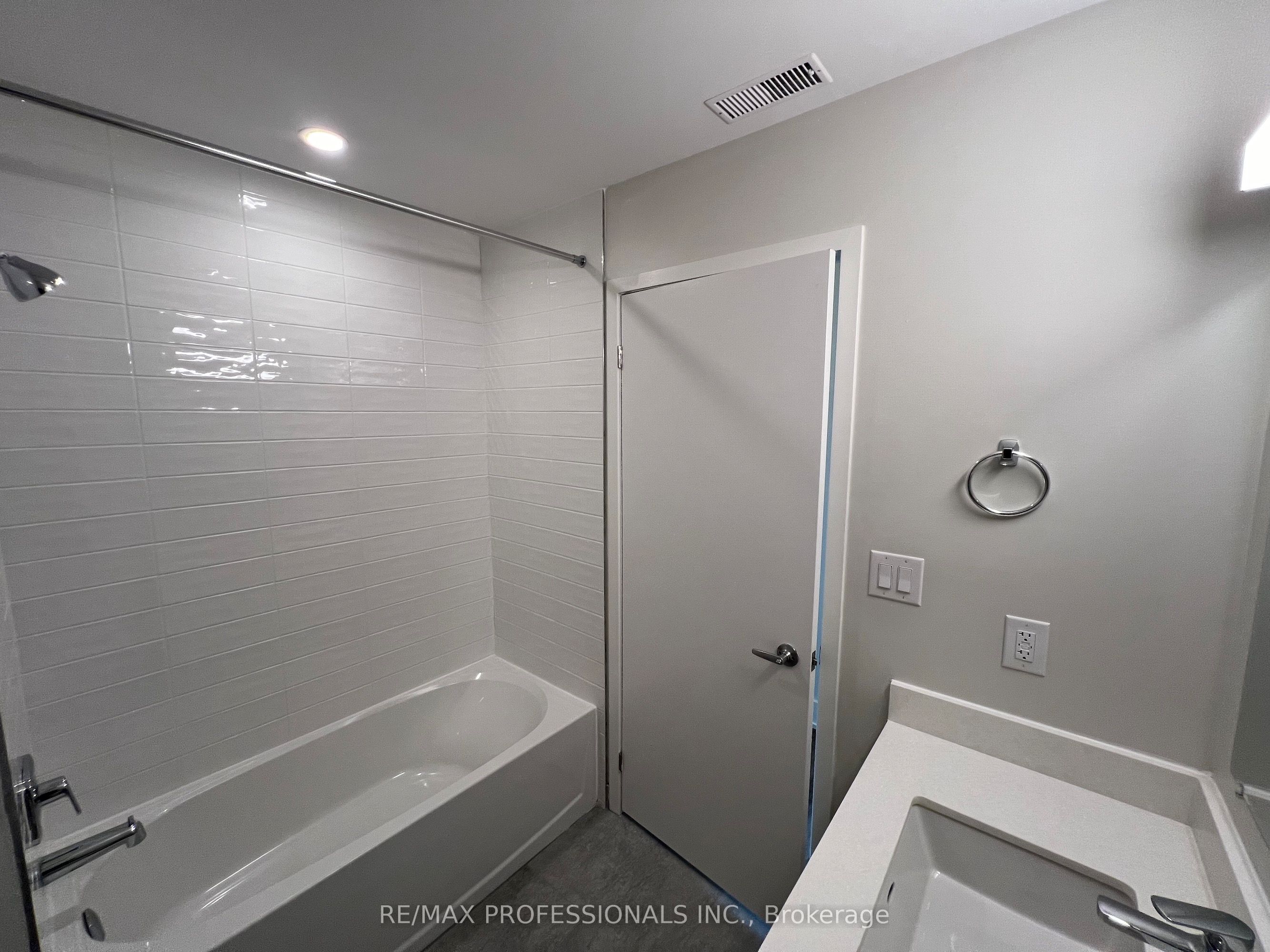 #102 - 62 Dixfield Drive Property Photo 27