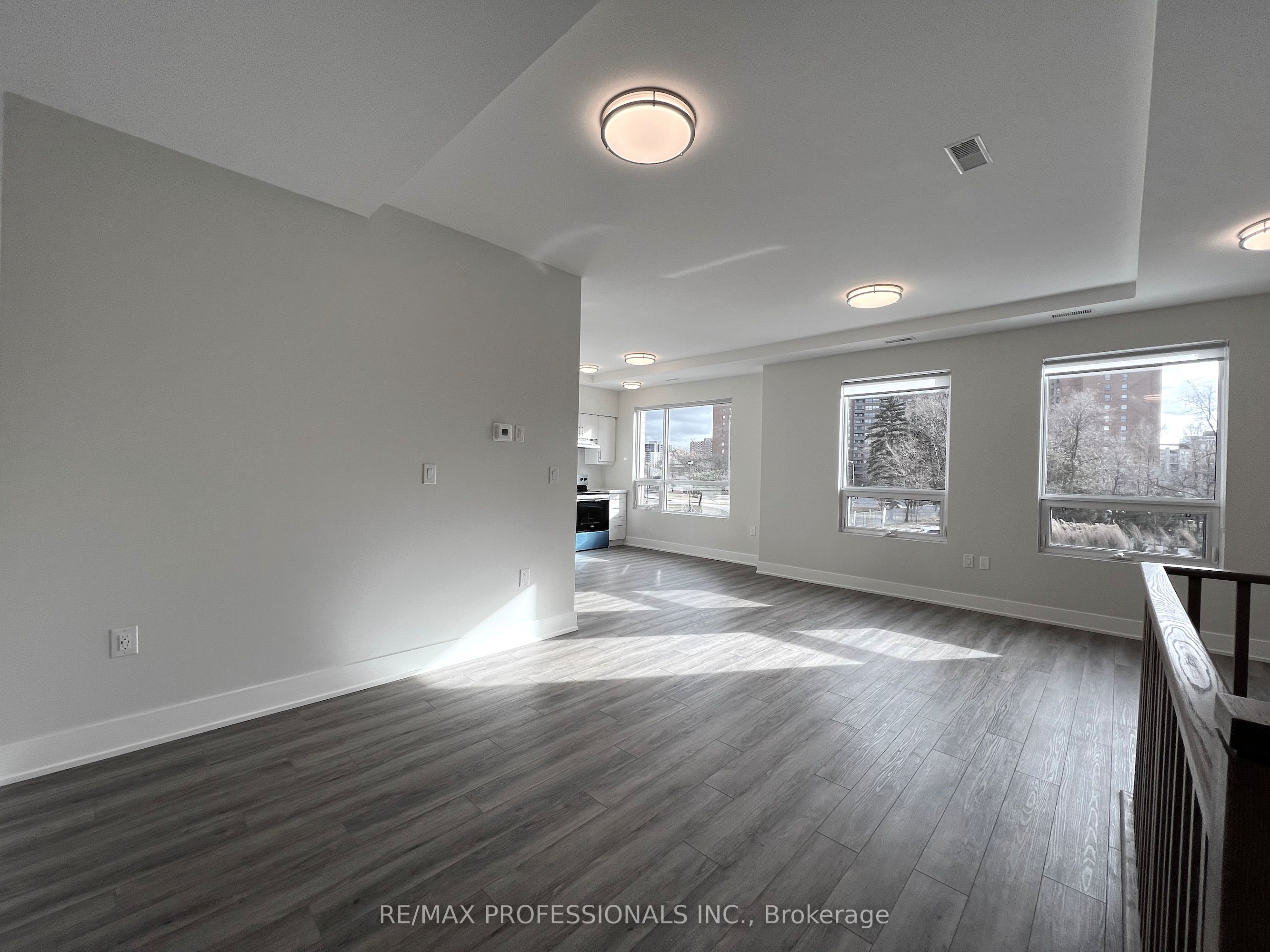#123 - 62 Dixfield Drive Property Photo 3