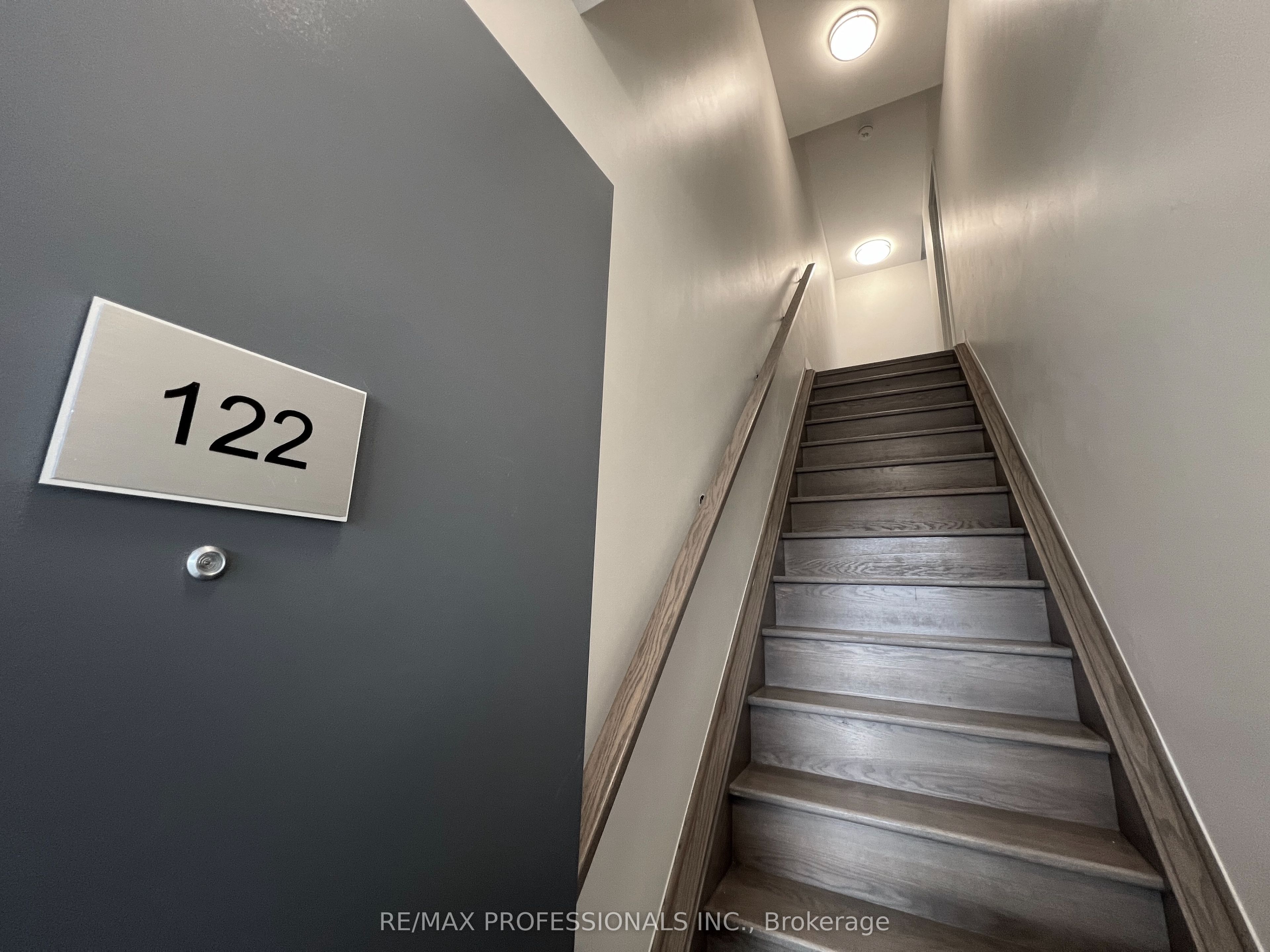 #122 - 62 Dixfield Drive Property Photo 2