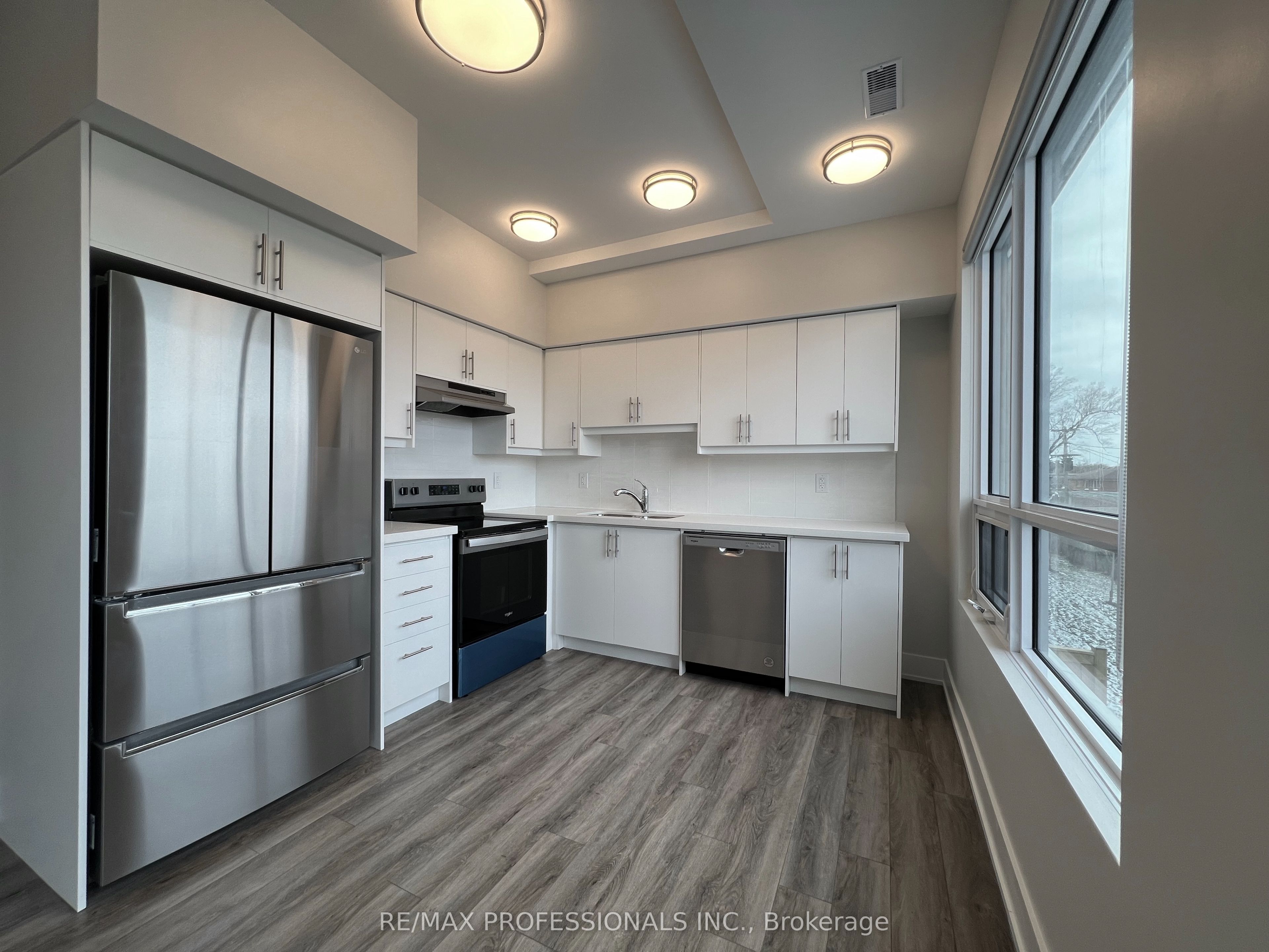 #122 - 62 Dixfield Drive Property Photo 6