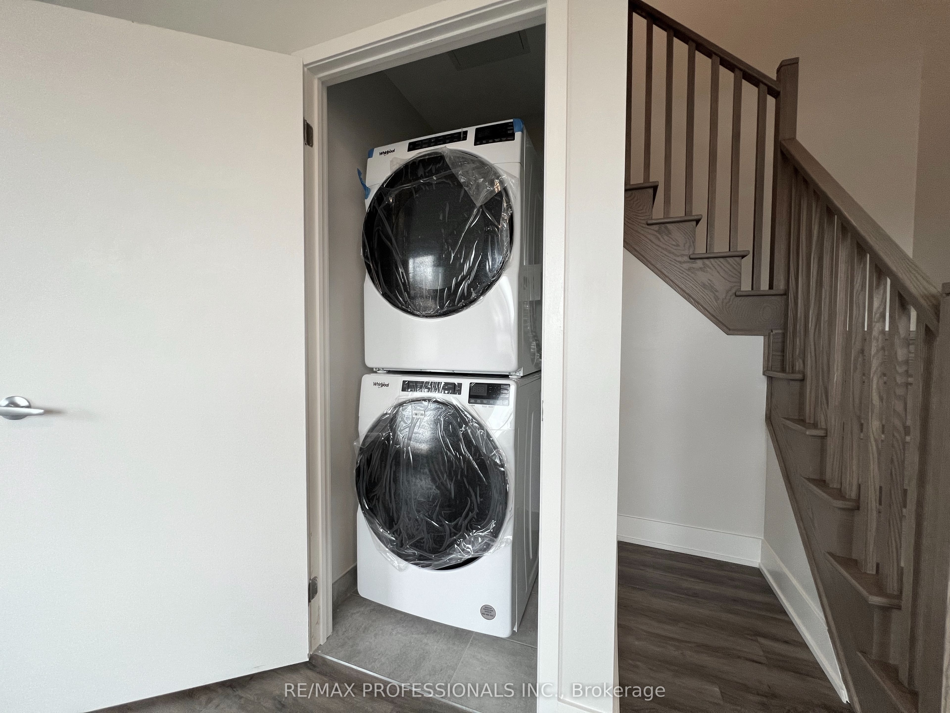 #122 - 62 Dixfield Drive Property Photo 11