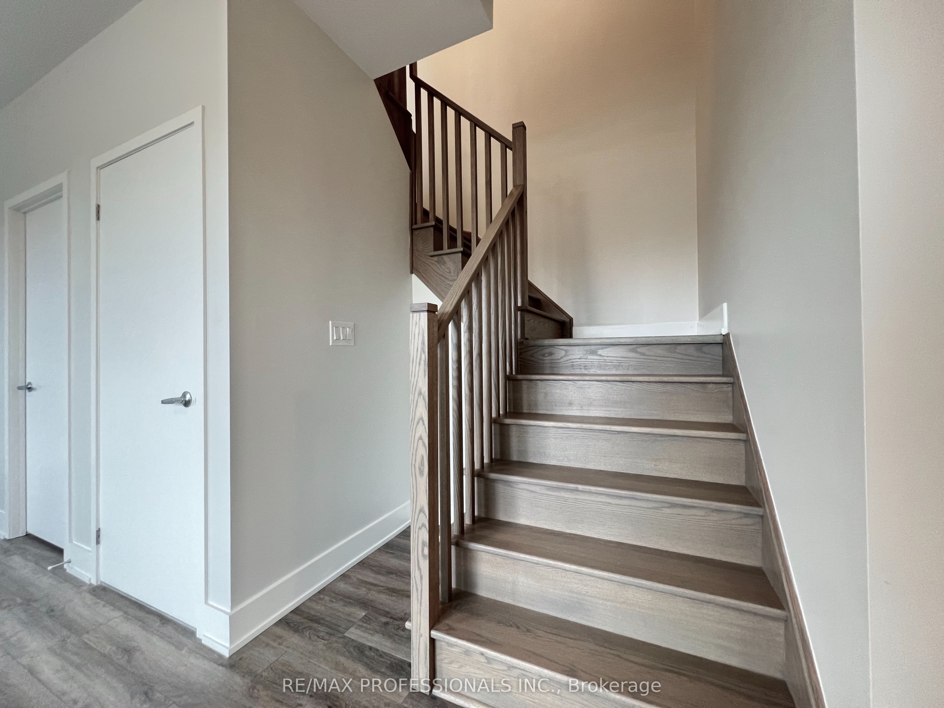 #122 - 62 Dixfield Drive Property Photo 13
