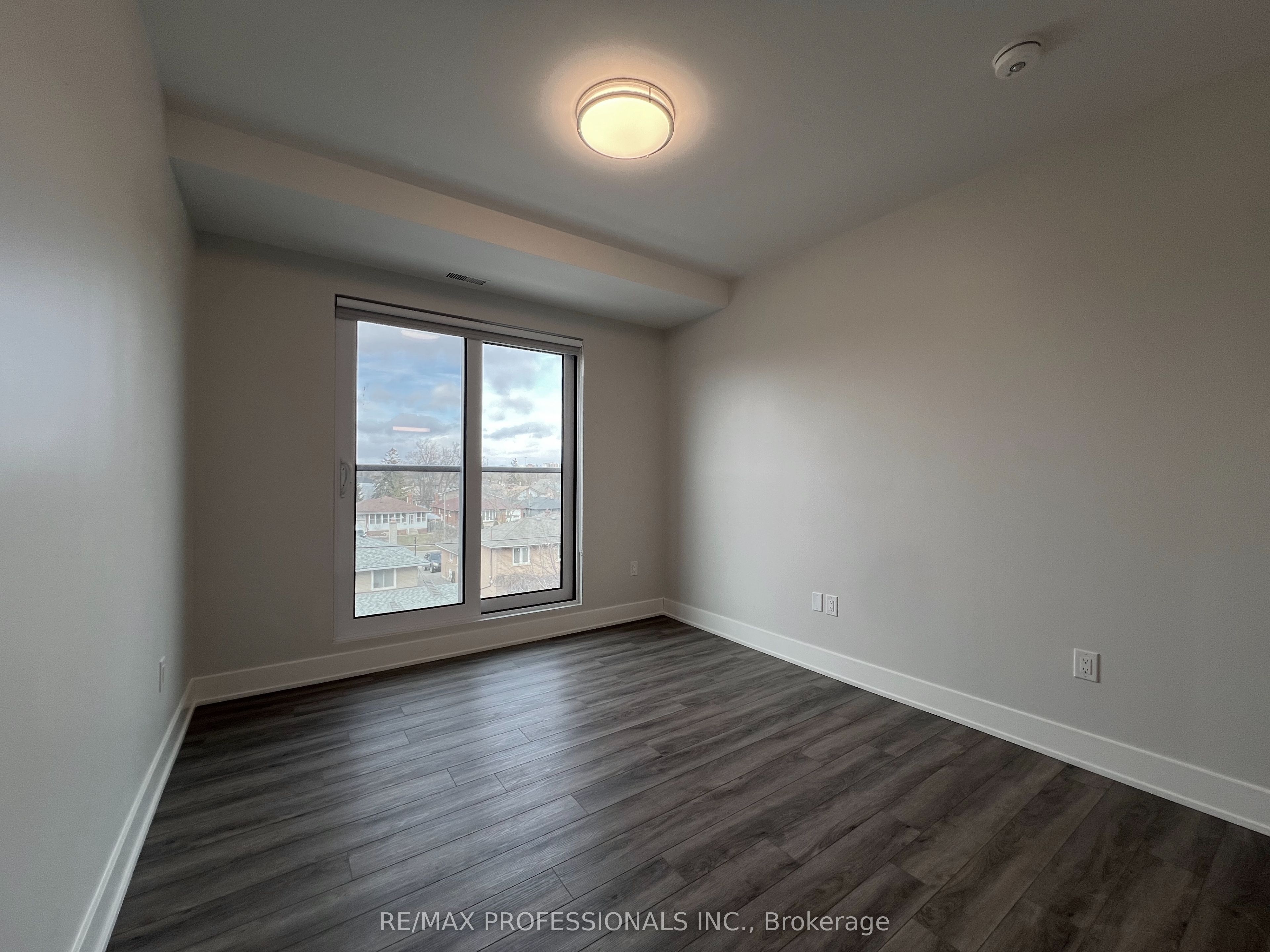 #122 - 62 Dixfield Drive Property Photo 18