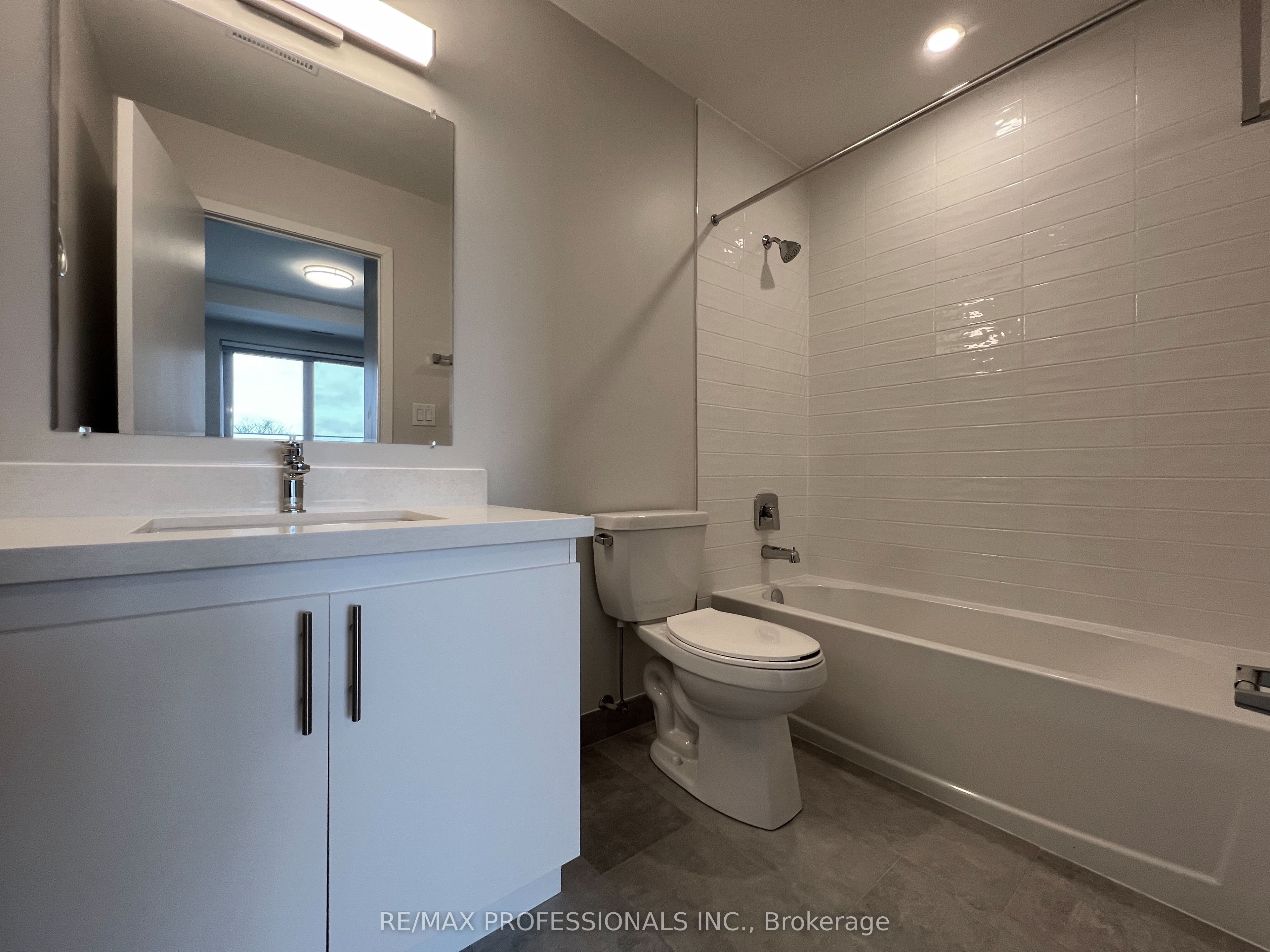 #122 - 62 Dixfield Drive Property Photo 19