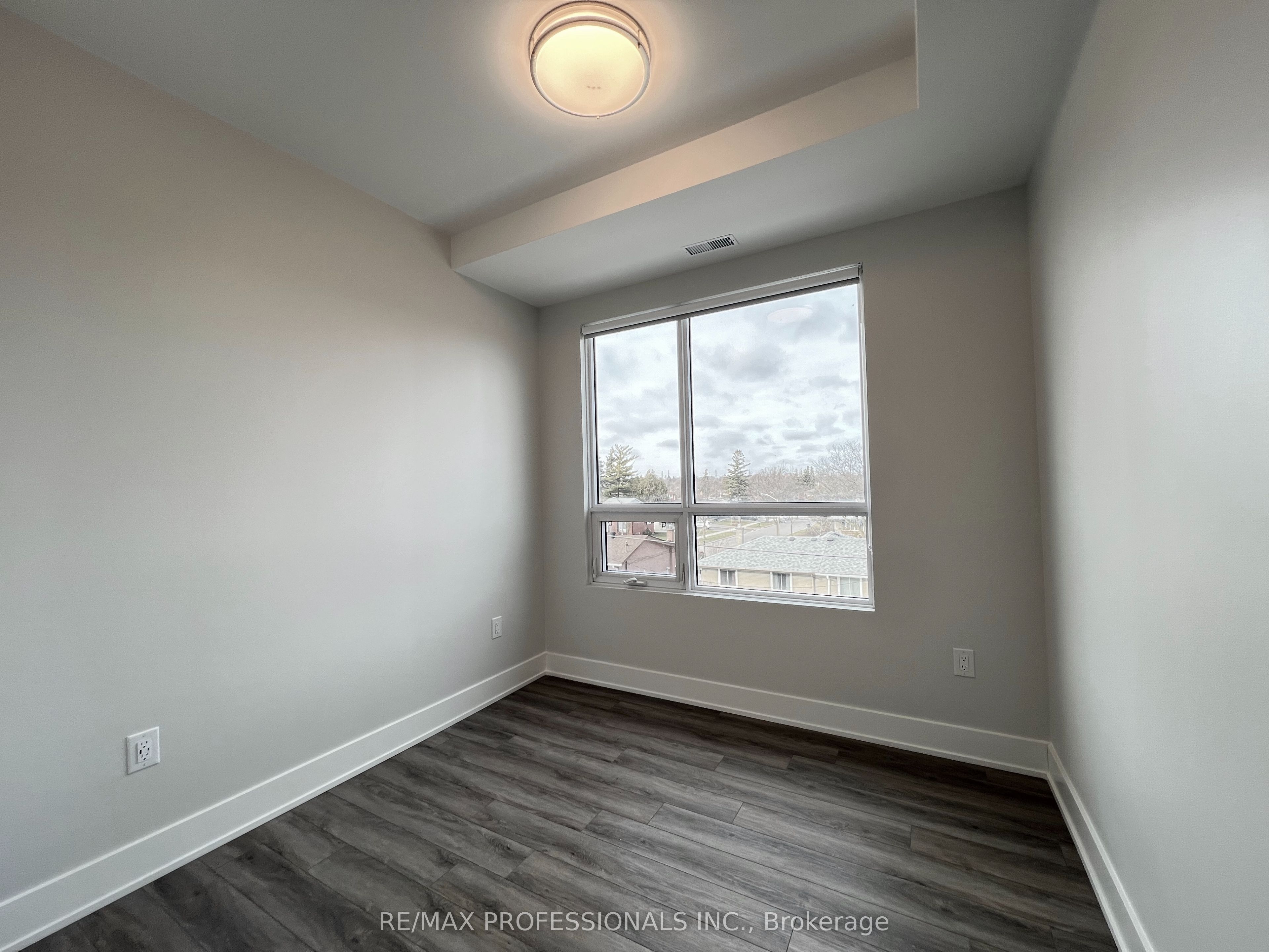 #122 - 62 Dixfield Drive Property Photo 22