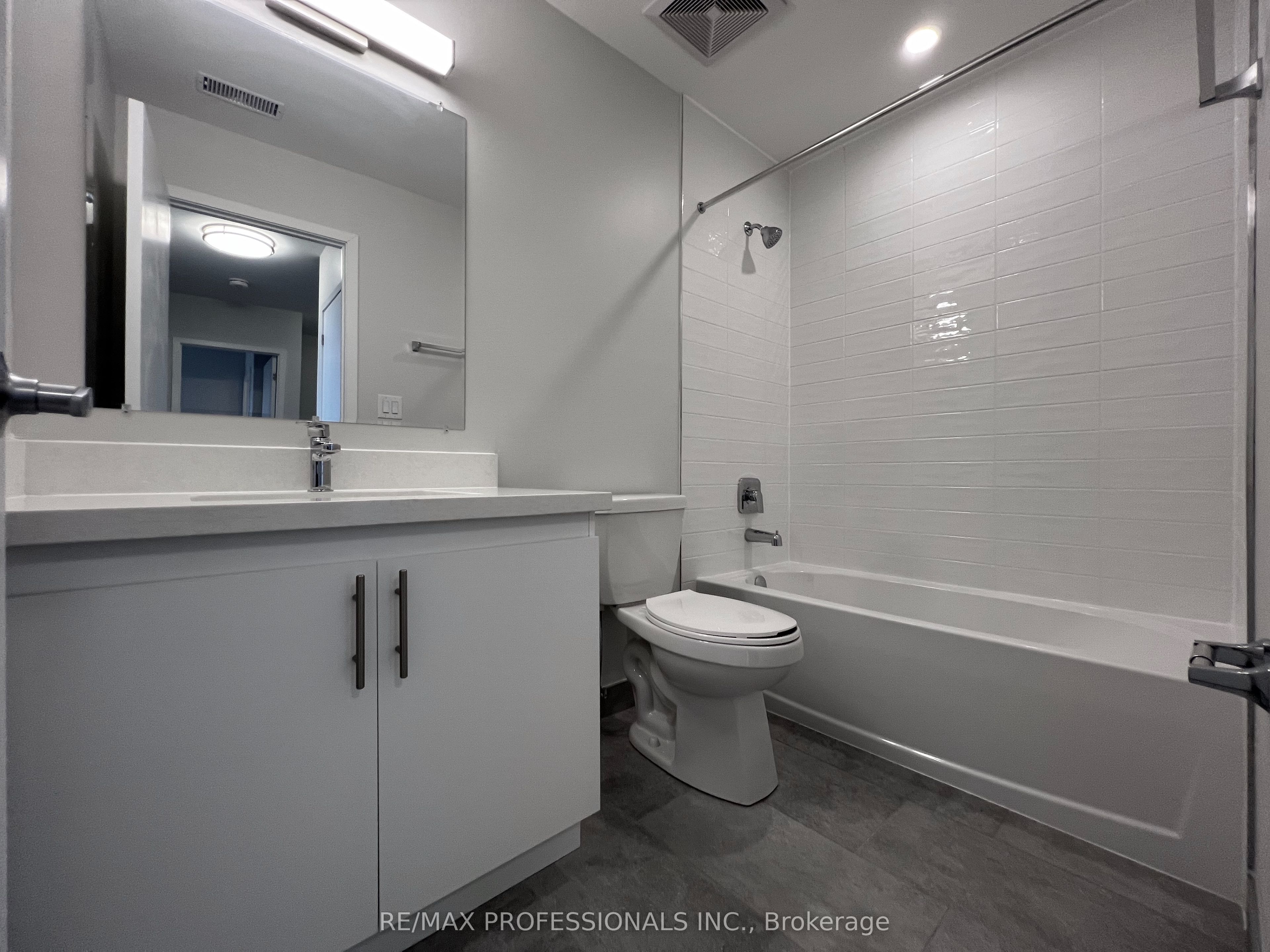 #122 - 62 Dixfield Drive Property Photo 23