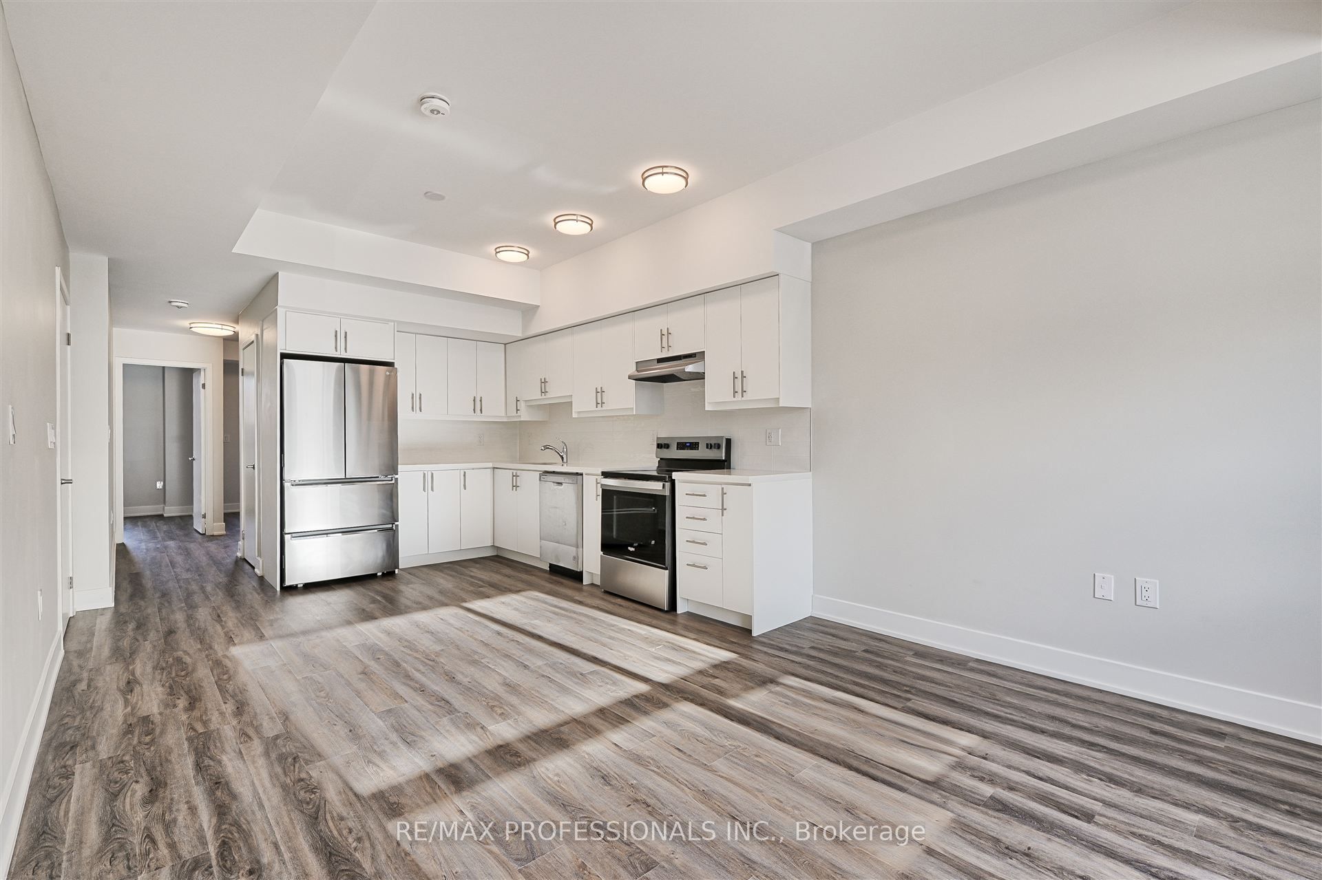 #107 - 62 Dixfield Drive Property Photo 3